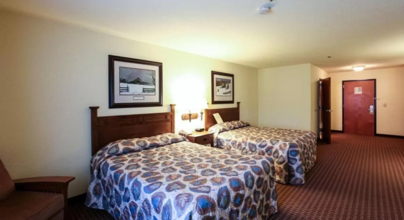 Photo of the whole room, Bed in Mountain Inn & Suites Airport - Hendersonville