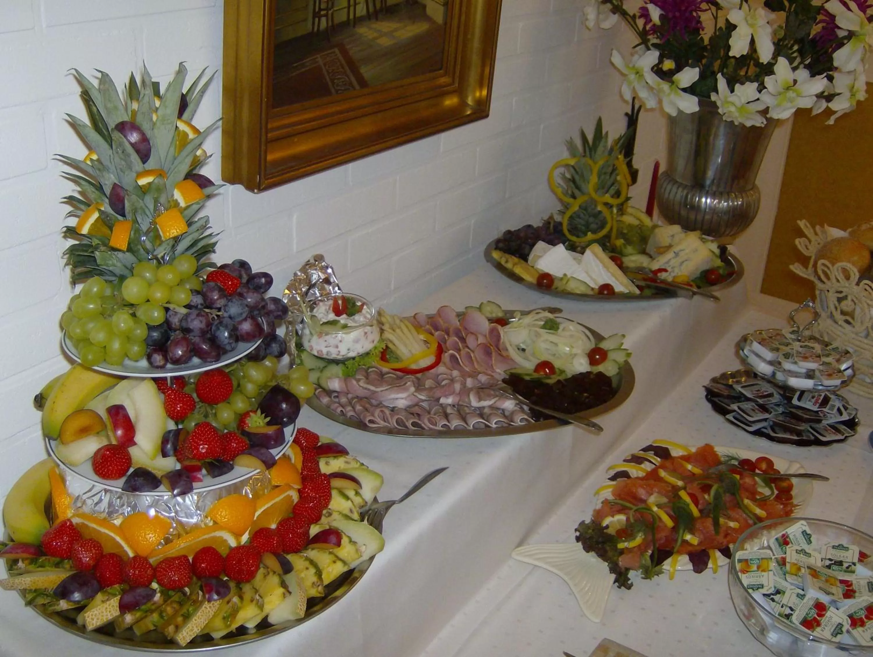 Buffet breakfast in Hotel Frøslev Kro