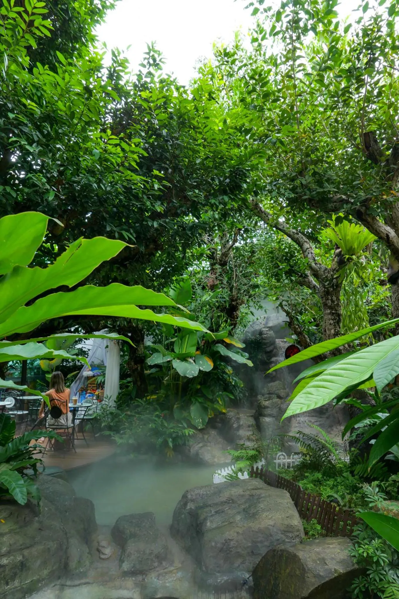 Restaurant/places to eat in Flora Ville-SHA PLUS