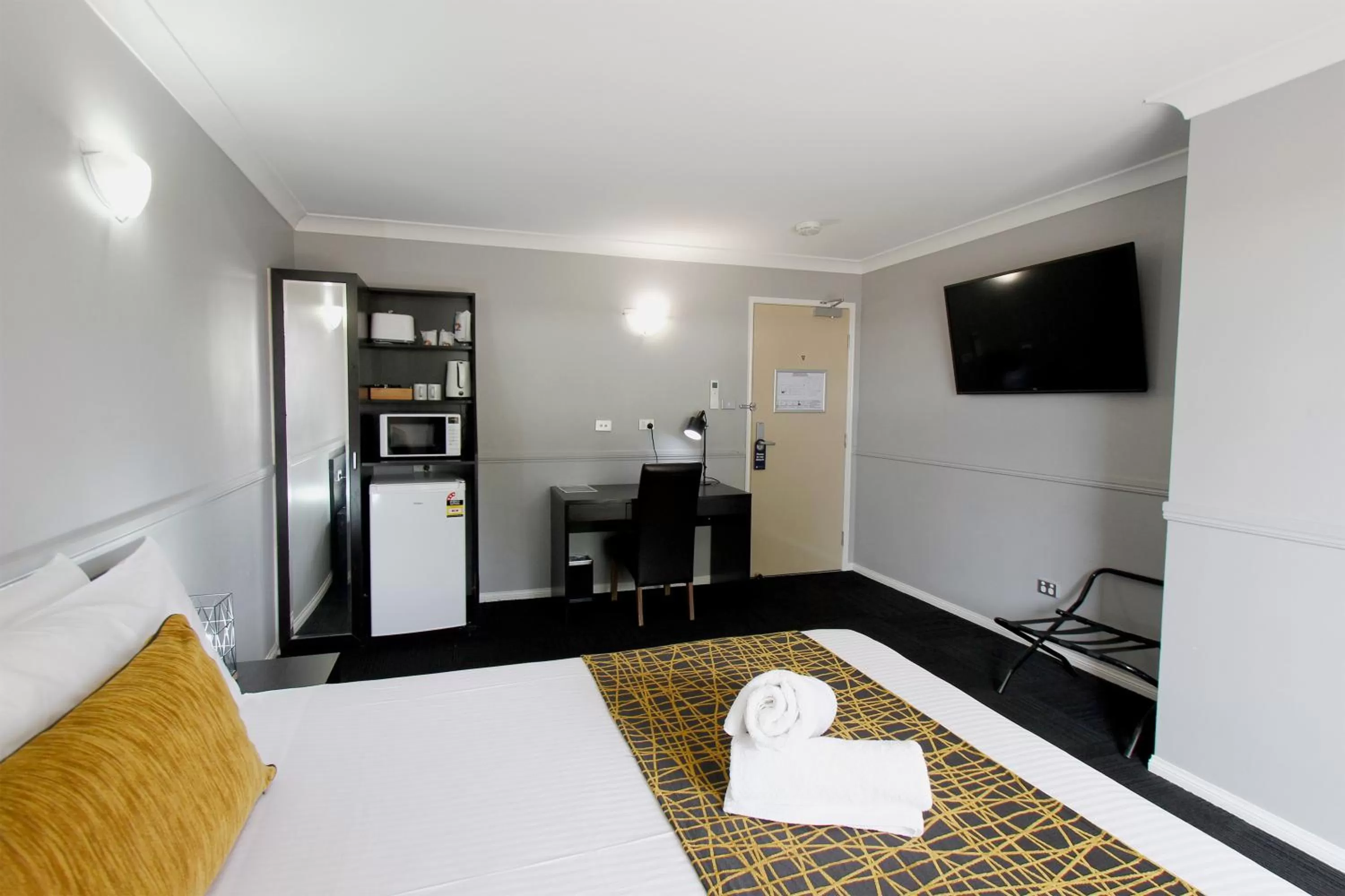 Bedroom in The Stirling Motel