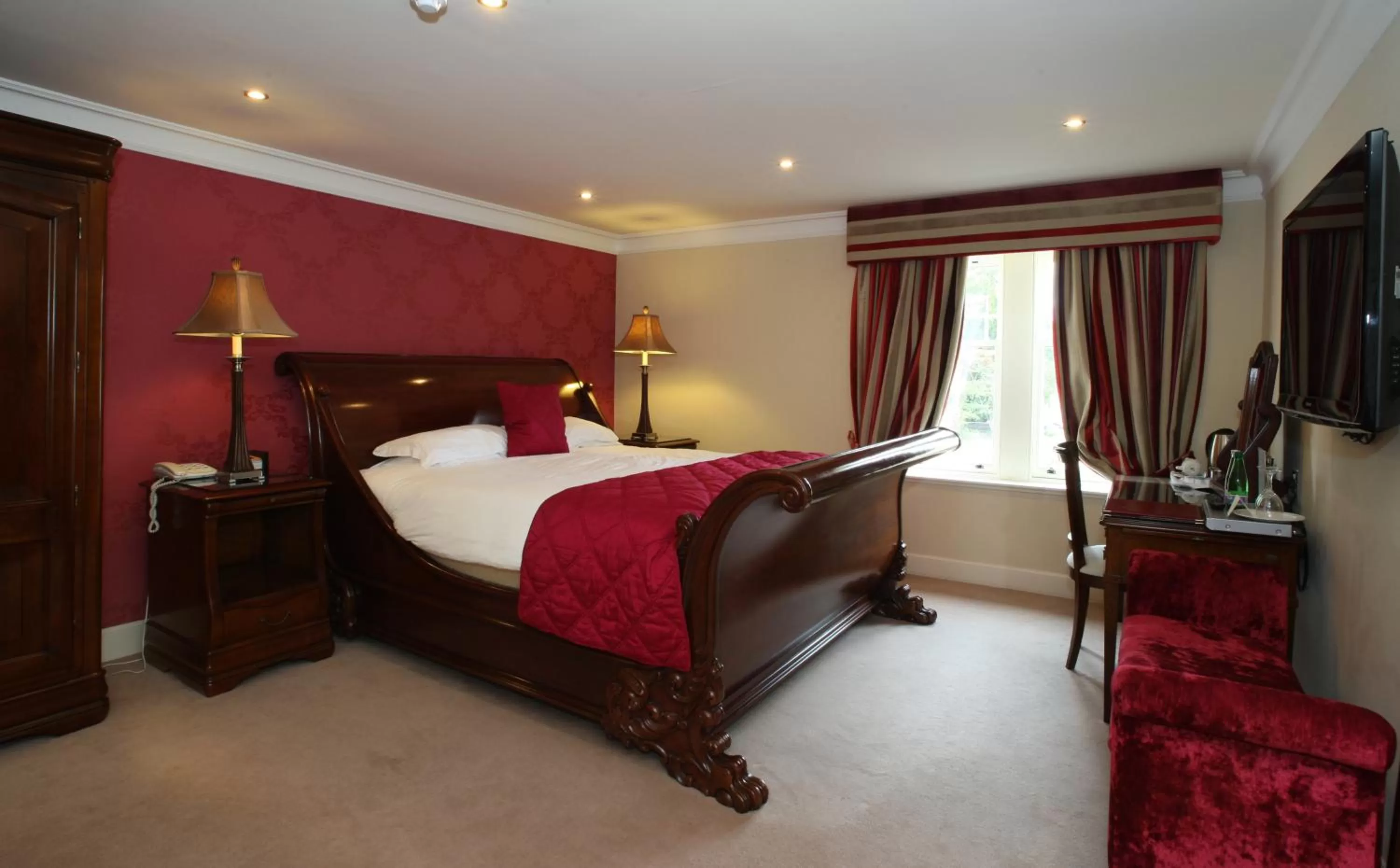 Bed in Mansion House Hotel