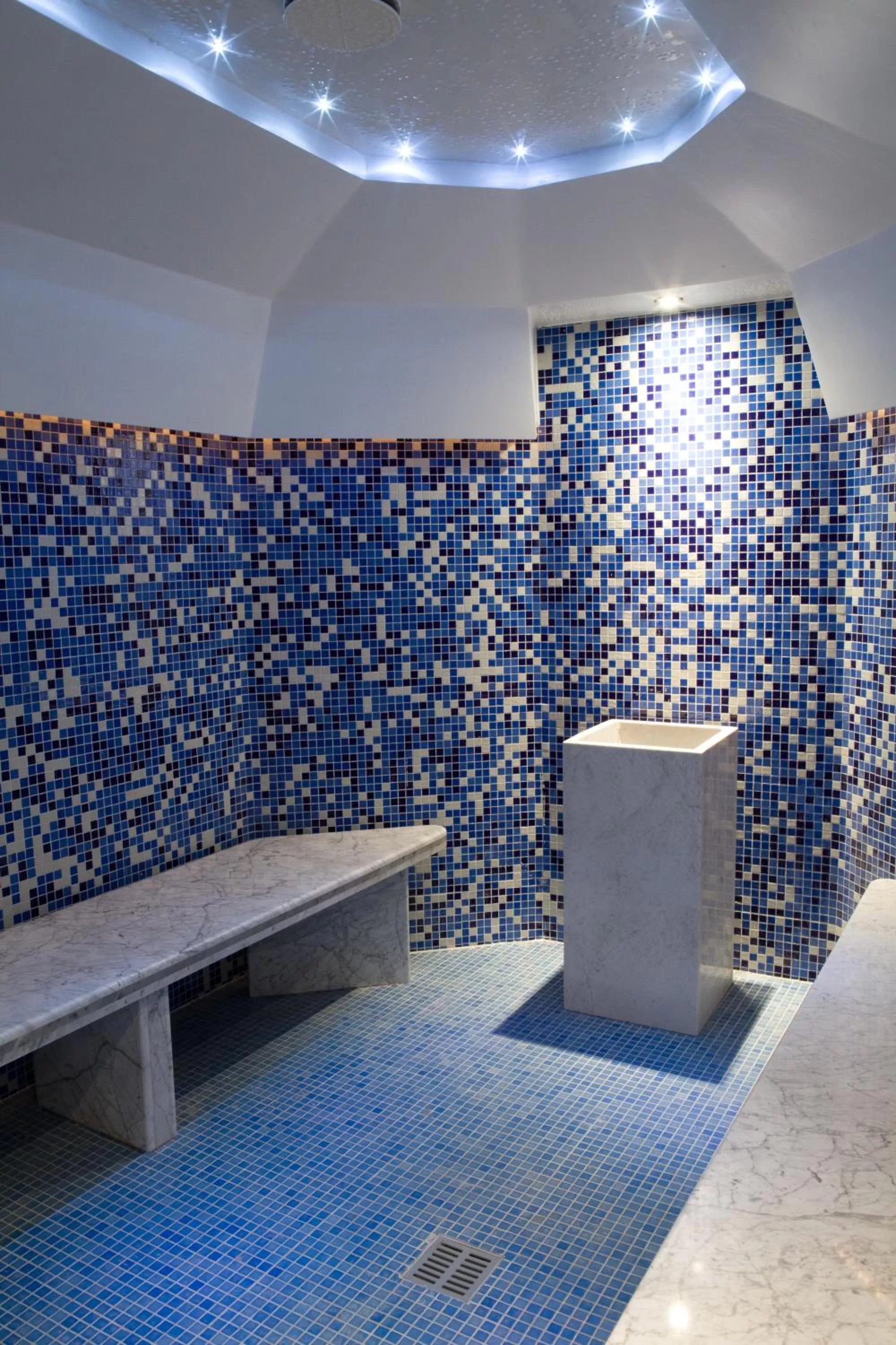 Steam room in Zenit Wellness Hotel Balaton