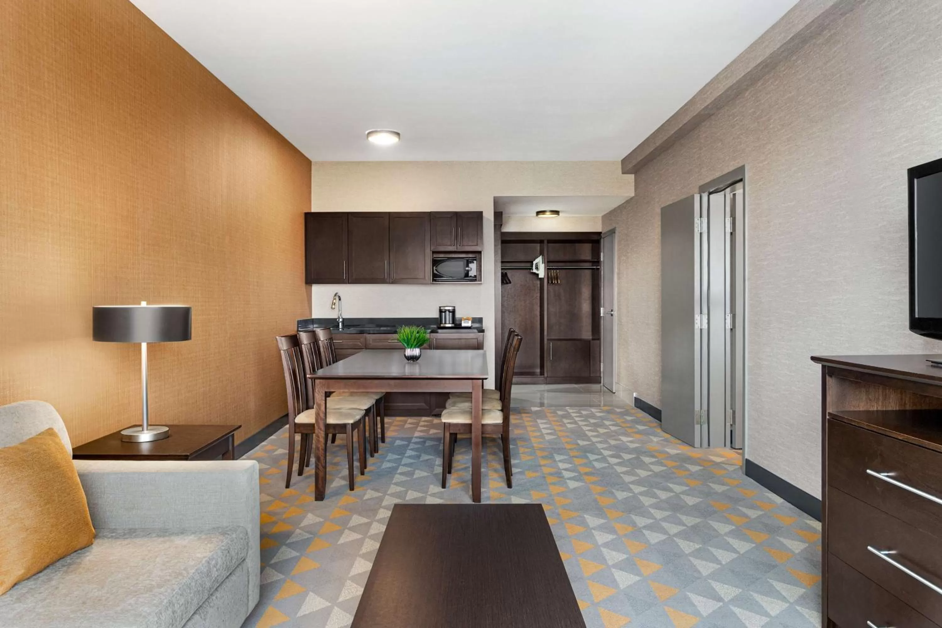 Kitchen or kitchenette in Doubletree By Hilton Pointe Claire Montreal Airport West