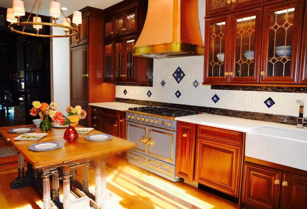 Property building, Kitchen/Kitchenette in Northern Lights Mansion