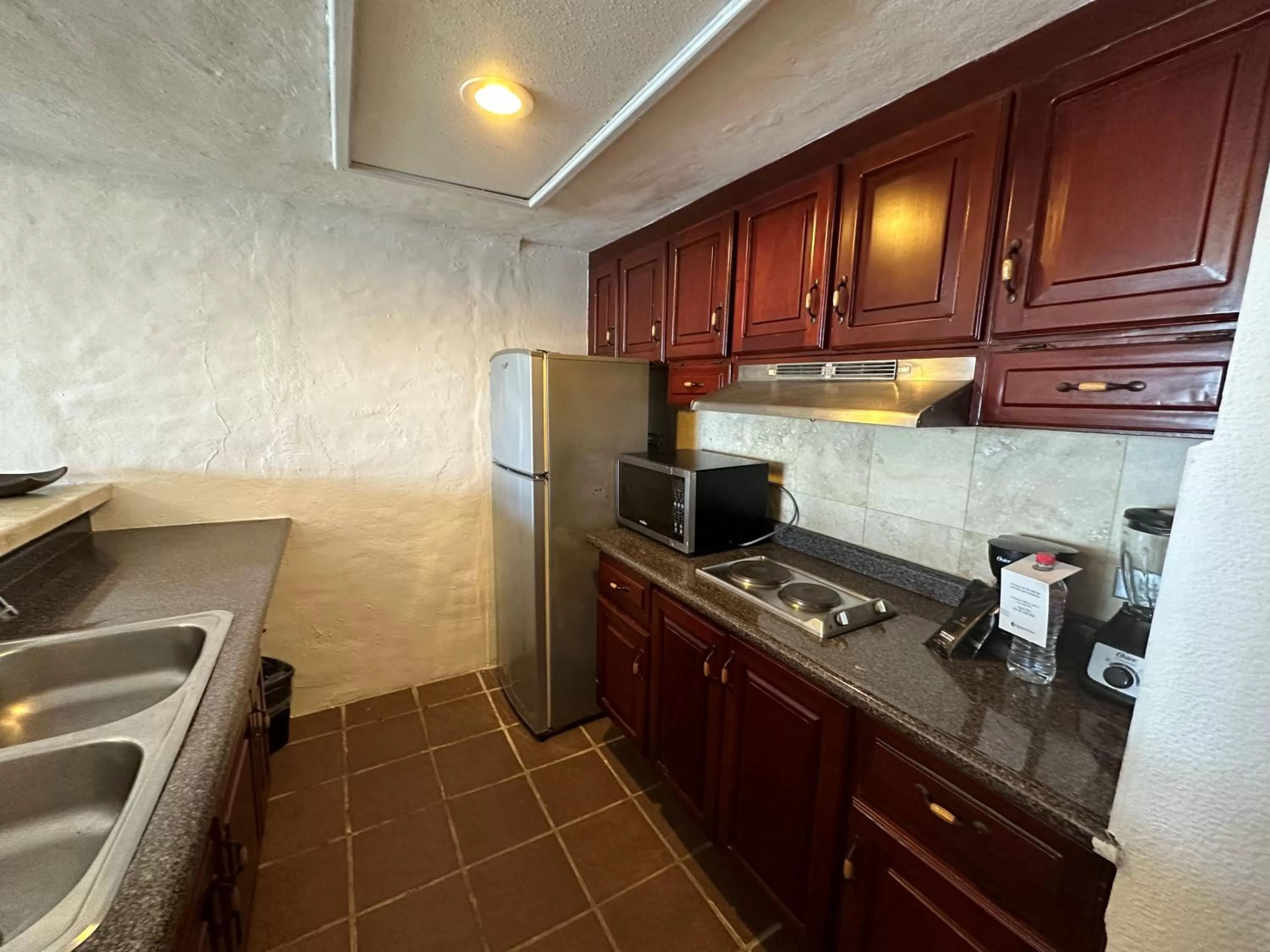 Property building in Hotel Quijote Inn