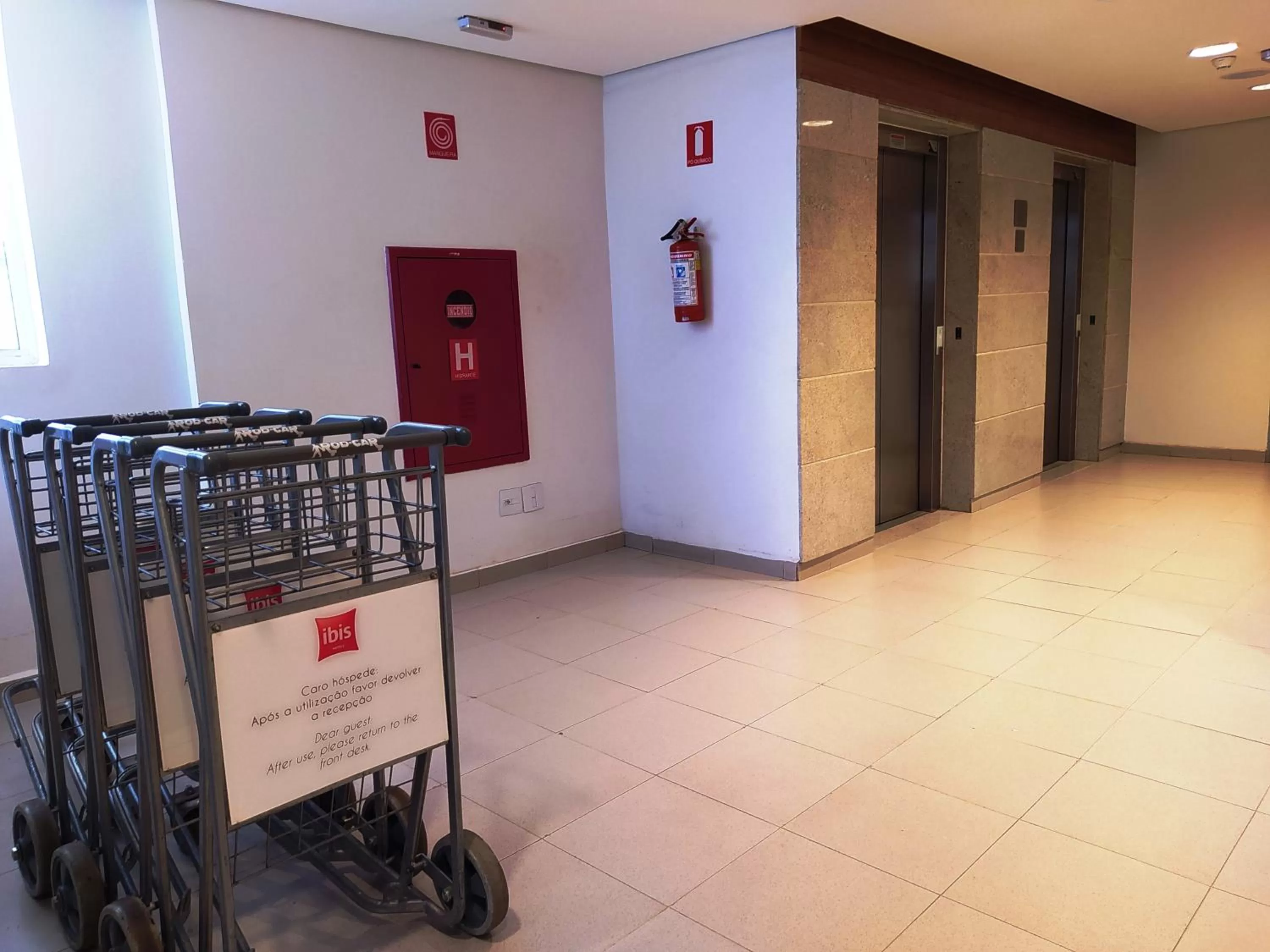 Lobby or reception in Ibis Sertaozinho