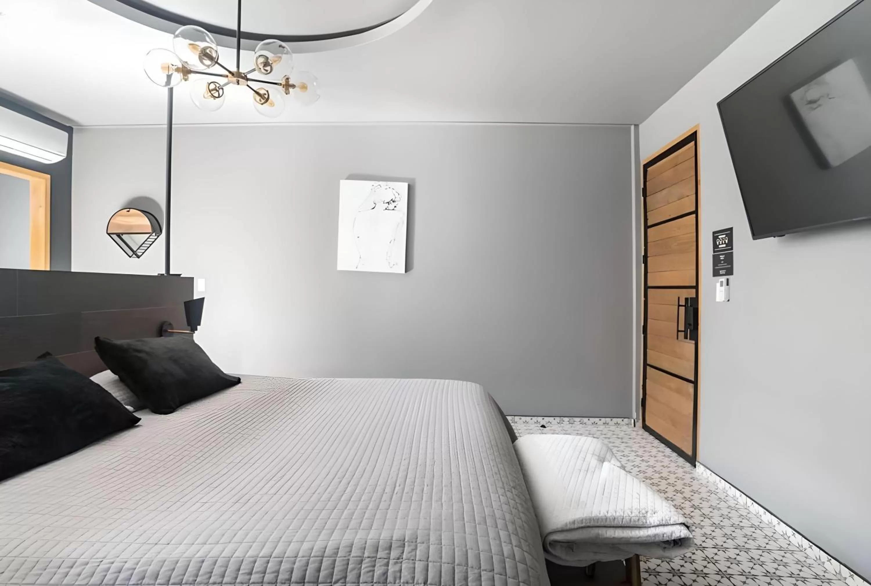 TV and multimedia, Bed in The Studios 22800