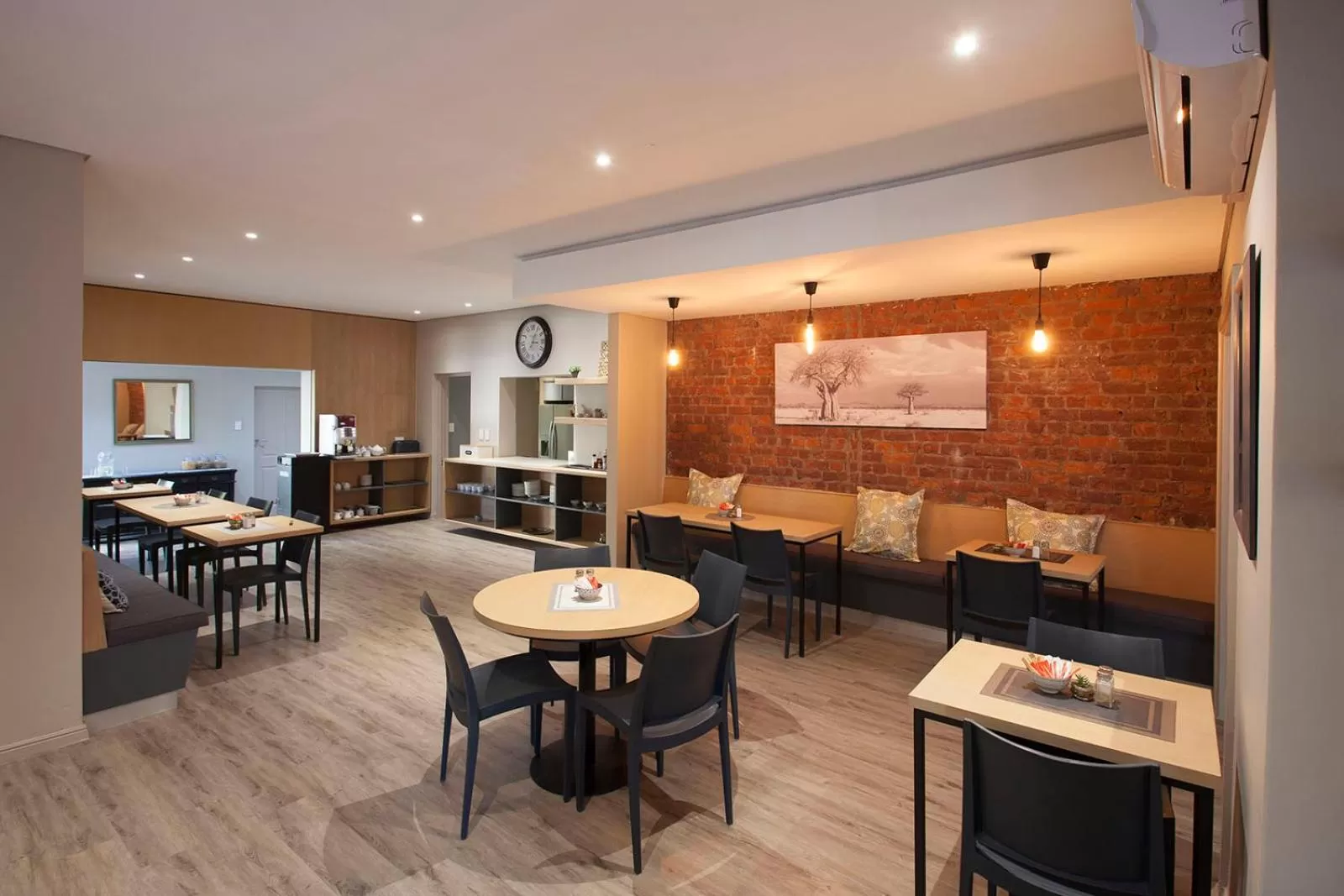 Breakfast in The Hill Boutique Bed & Breakfast