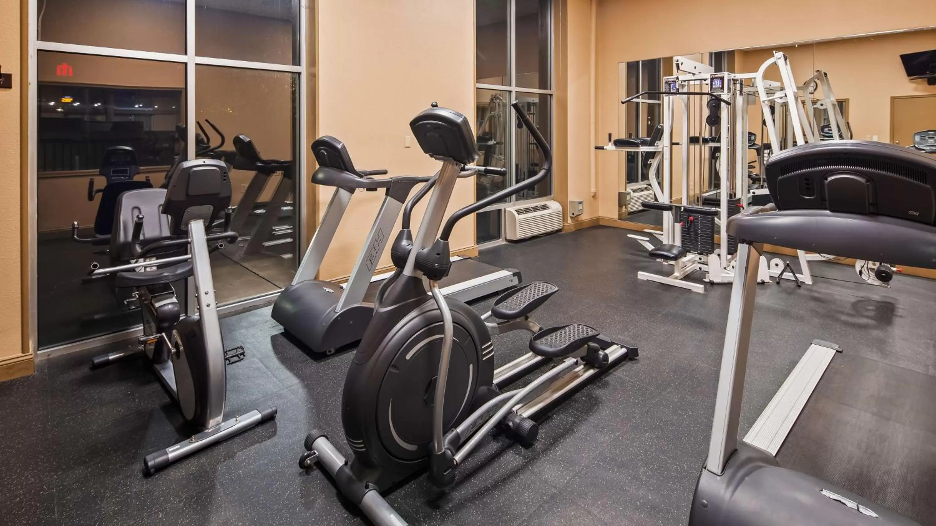 Fitness centre/facilities in Best Western Crossroads of the Bluffs