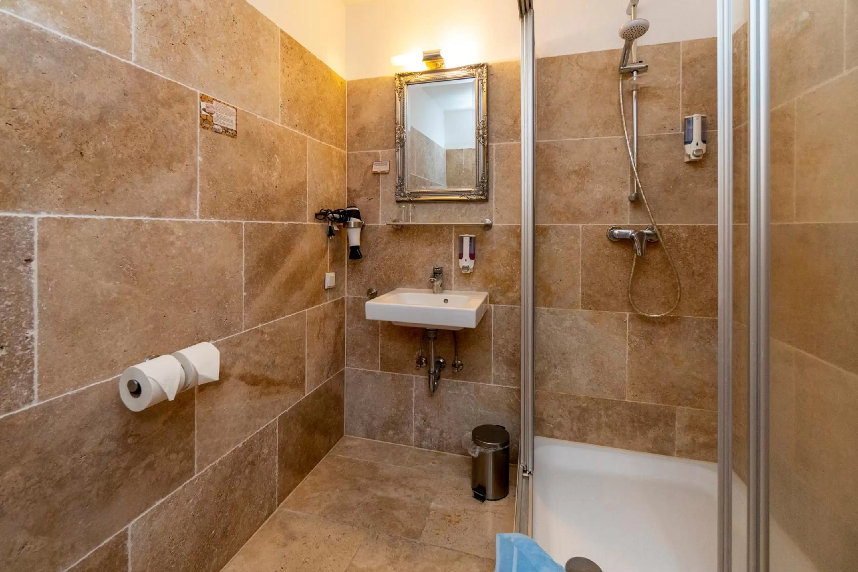 Bathroom in Hotel Holsteinische Schweiz am Dieksee