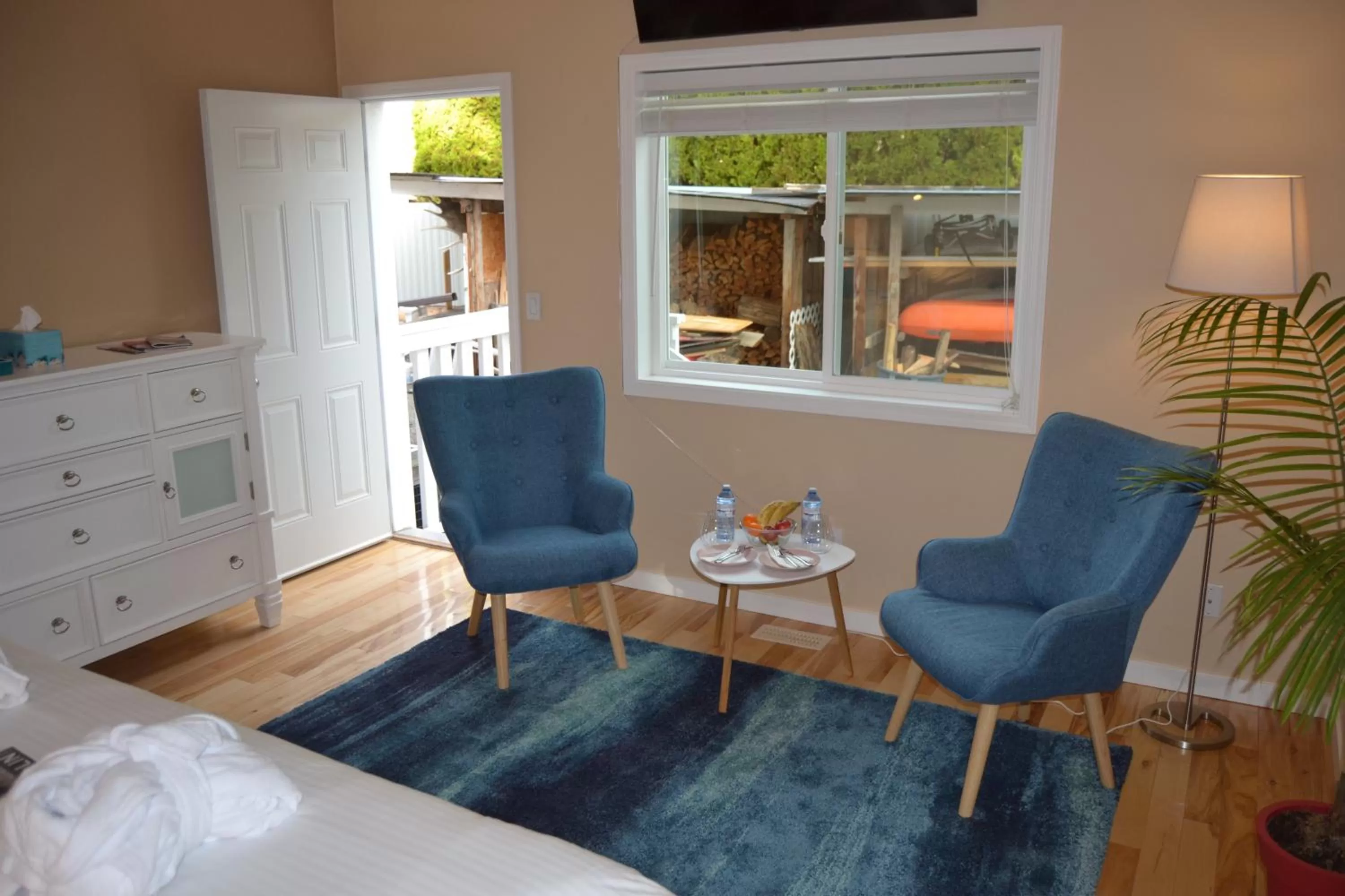 Bed in Salish B&B and Spa