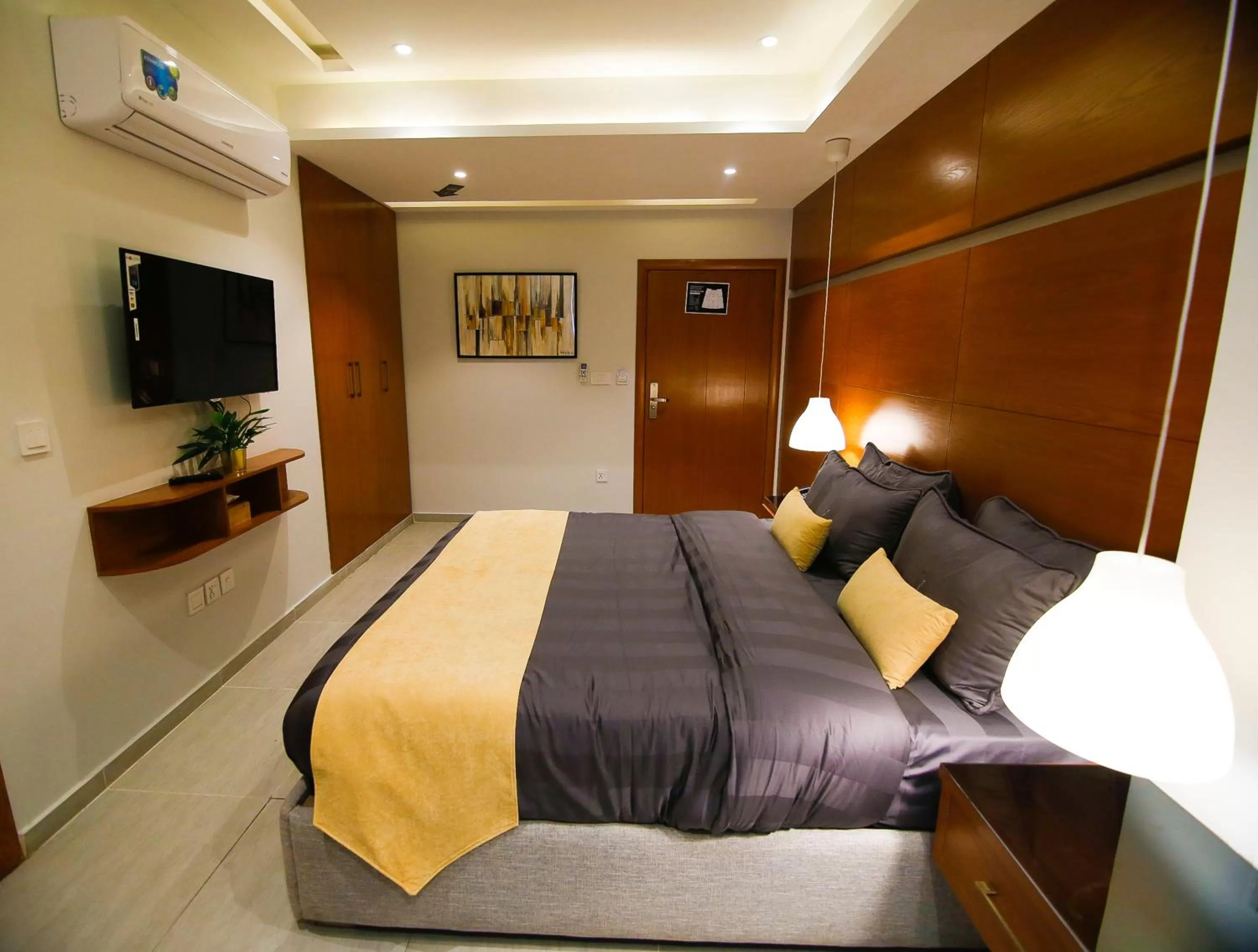 wardrobe, Bed in Space Express