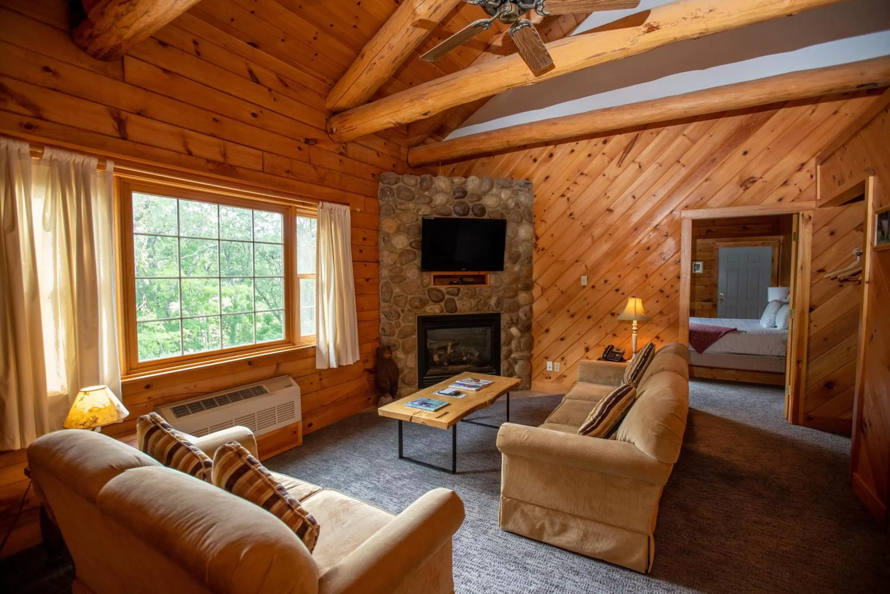 Bed in New England Inn & Lodge