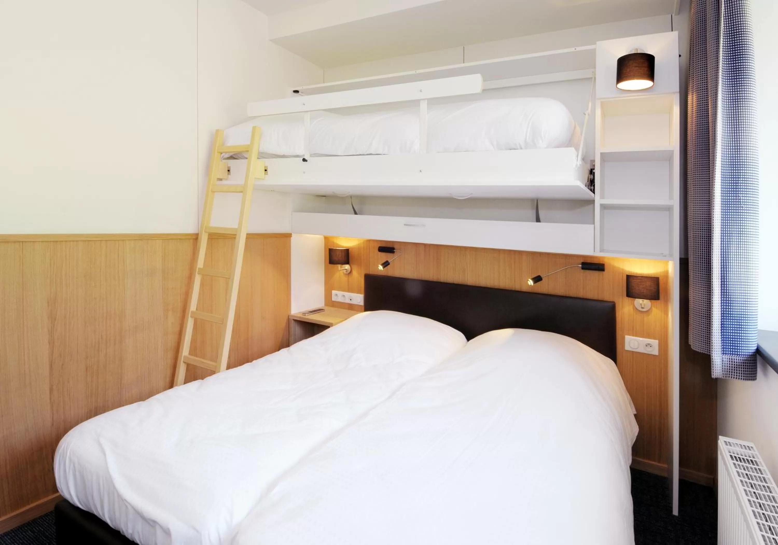 Bedroom, Bed in Mont-des-Pins