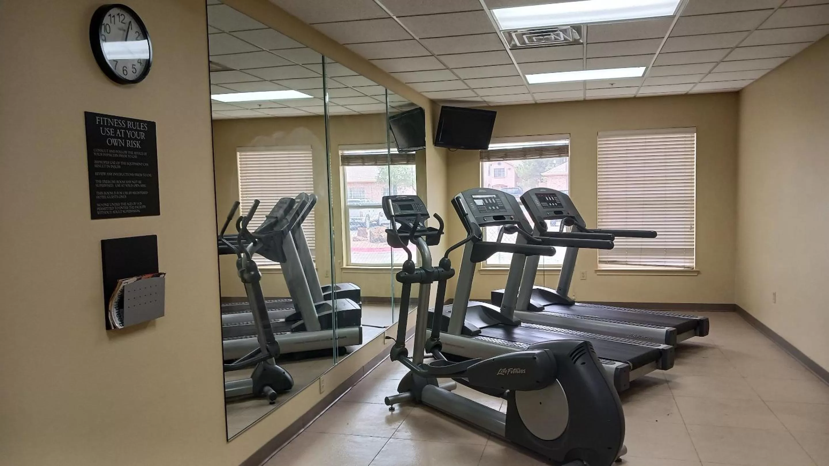 Fitness centre/facilities in Red Roof Inn & Suites Midland