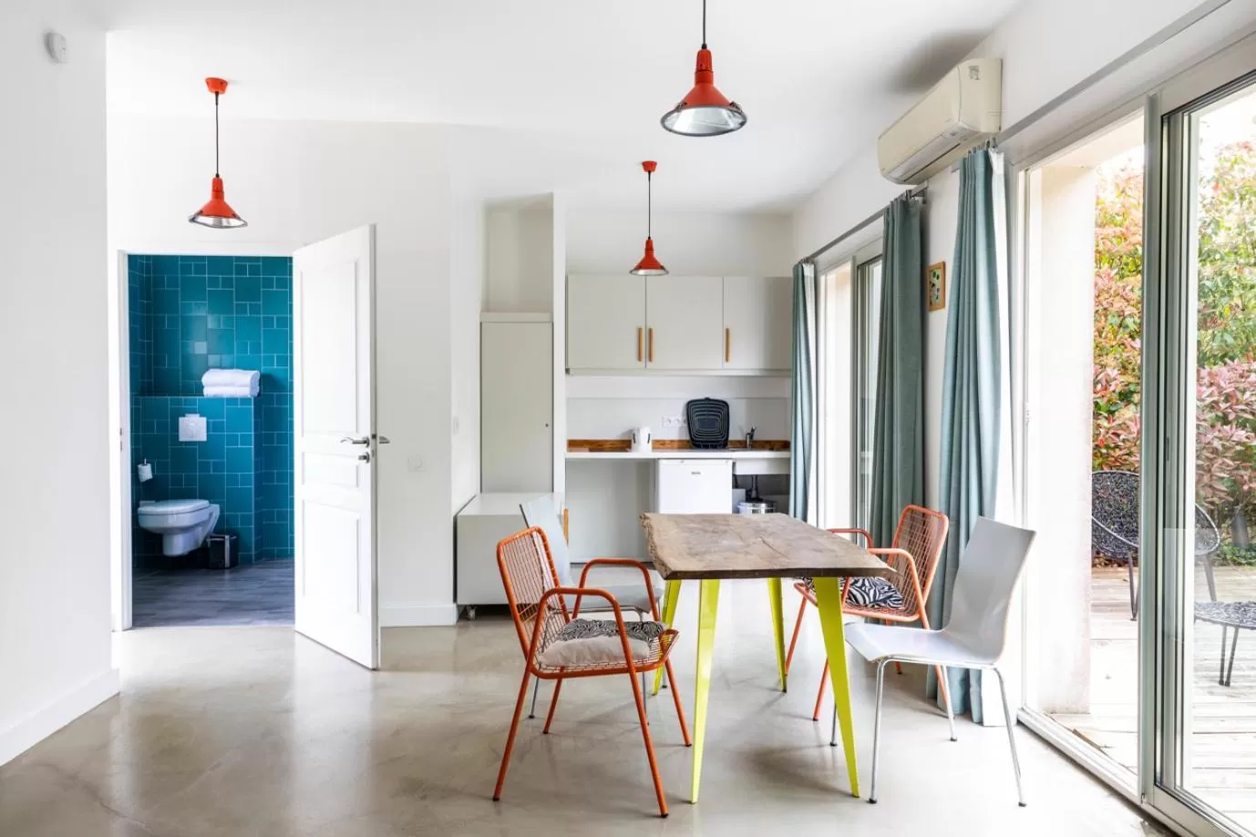 Kitchen or kitchenette, Dining Area in Côté Océan Resort