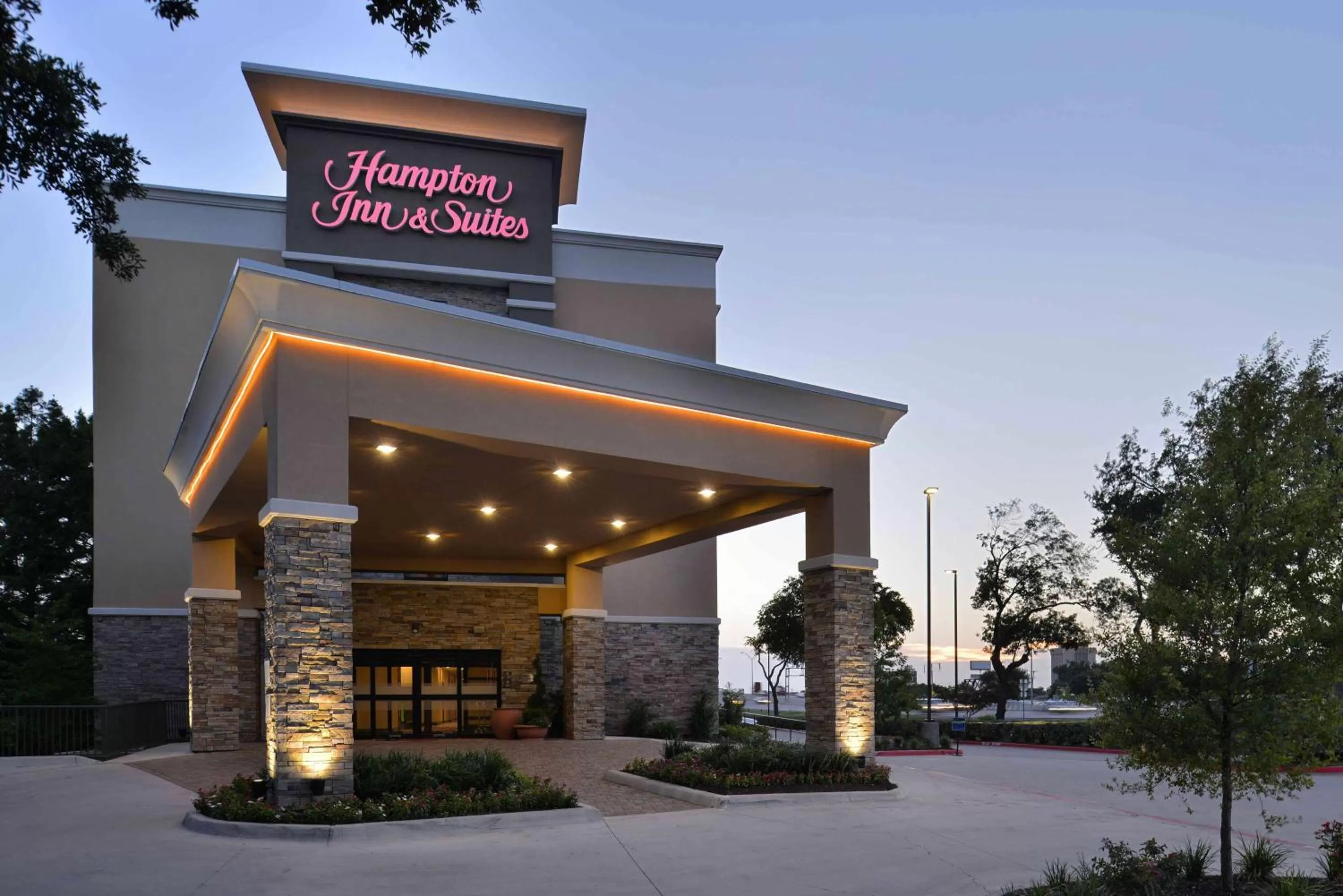 Property building in Hampton Inn & Suites Dallas Market Center