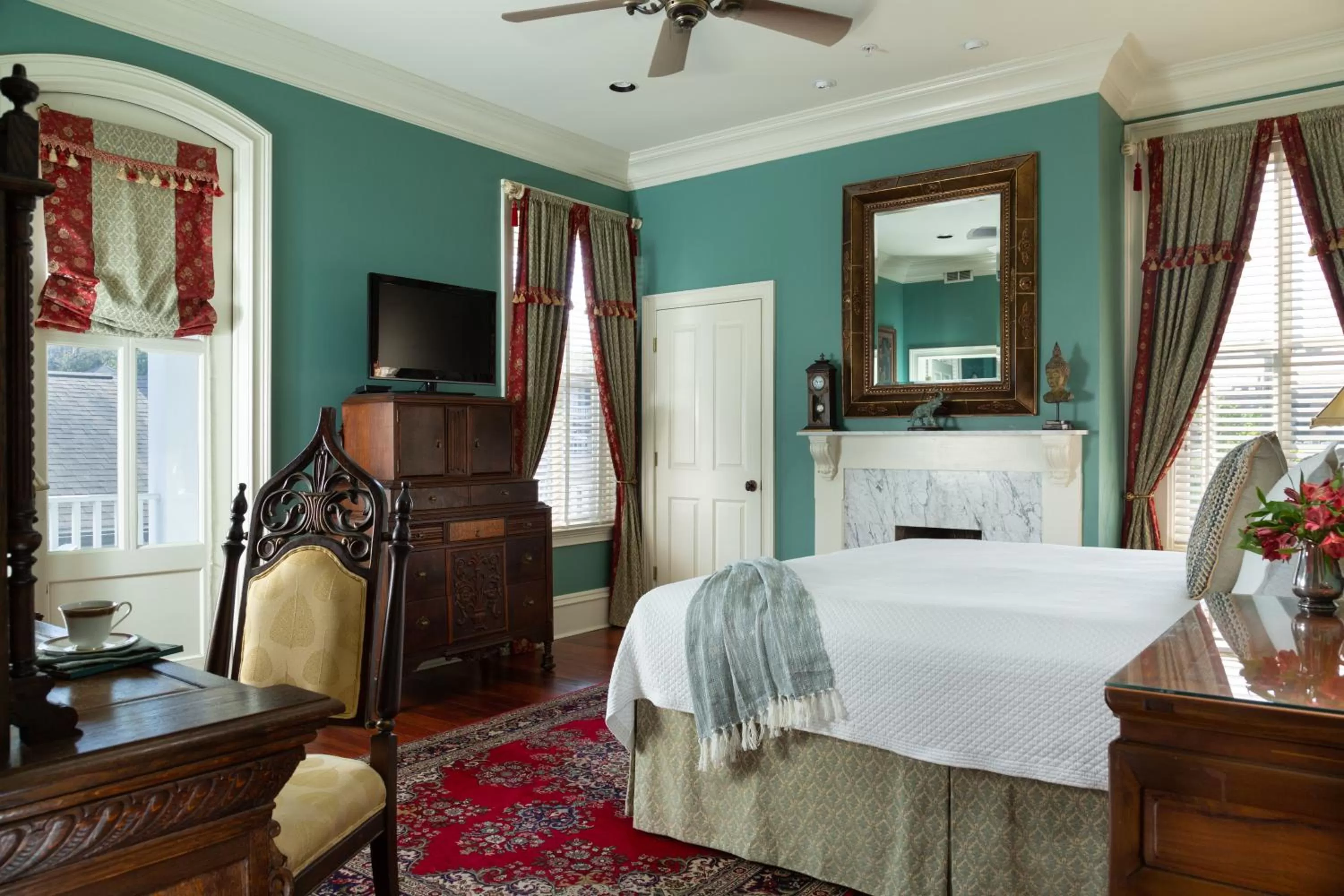 Photo of the whole room, Bed in The Inn on West Liberty