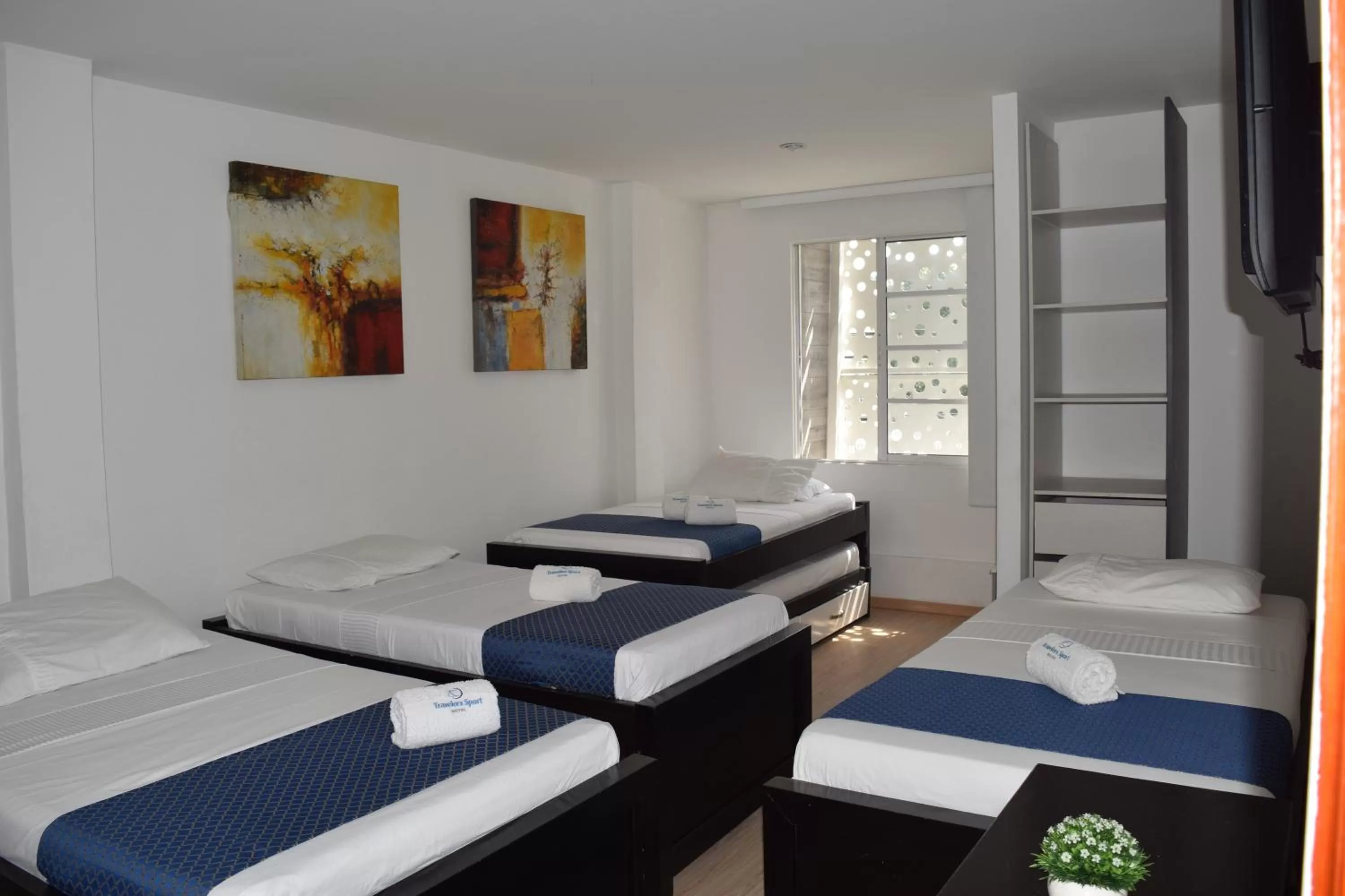 Toilet, Bed in Hotel Travelers Sport