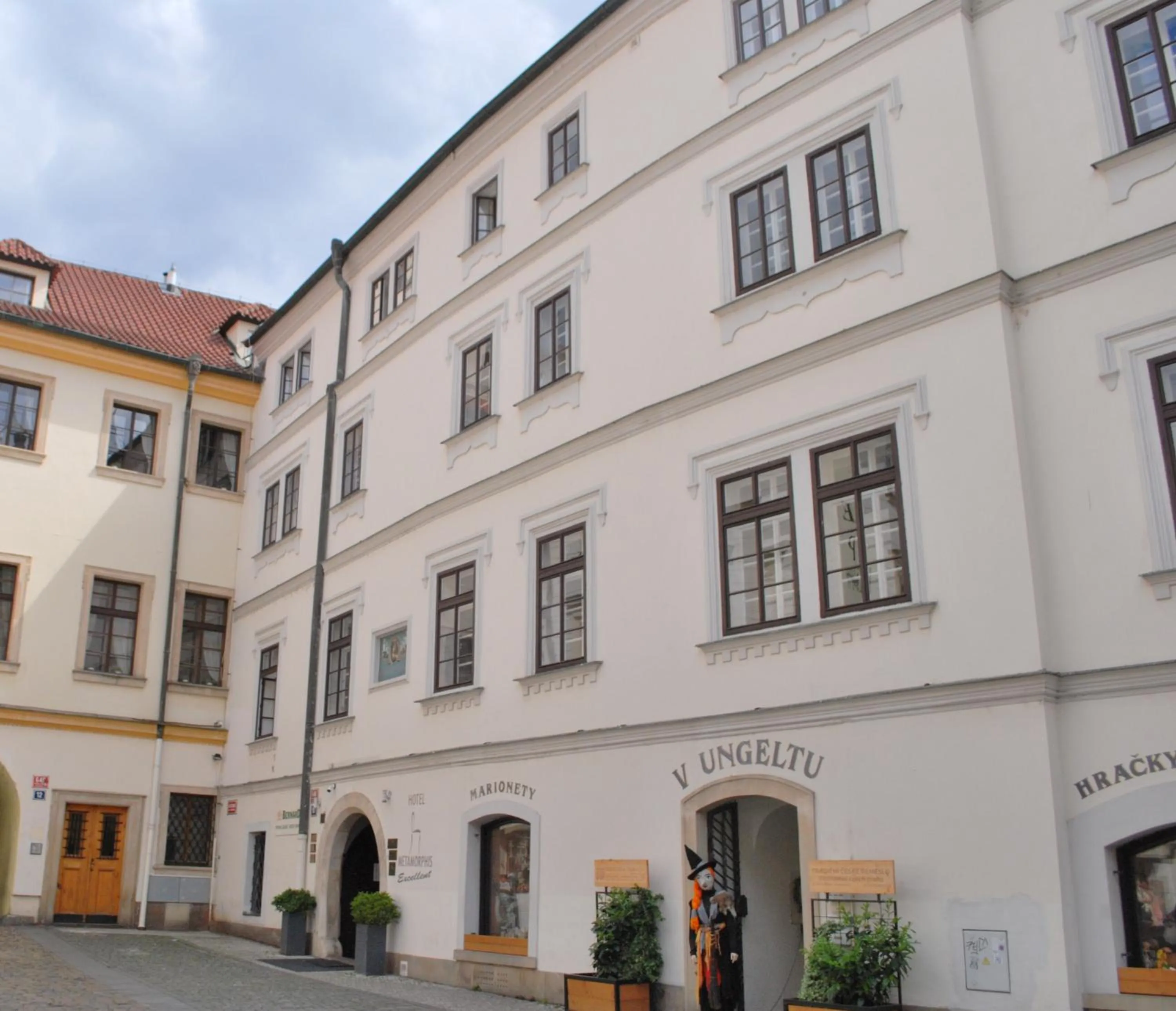 Property building in Hotel Metamorphis