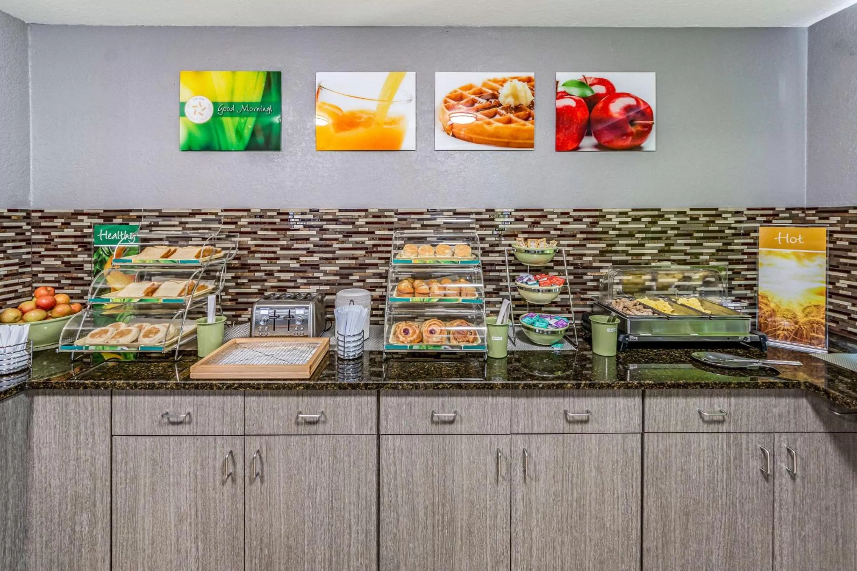 Restaurant/places to eat in Quality Inn I-10 East near Frost Bank Center