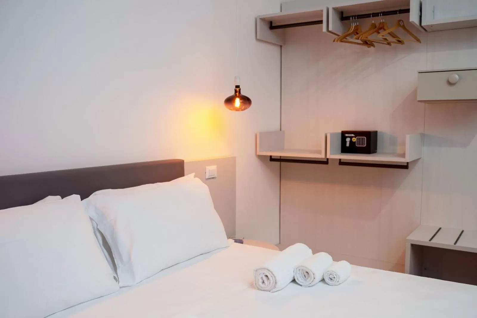 Bed in Sorrento B&amp;D Rooms