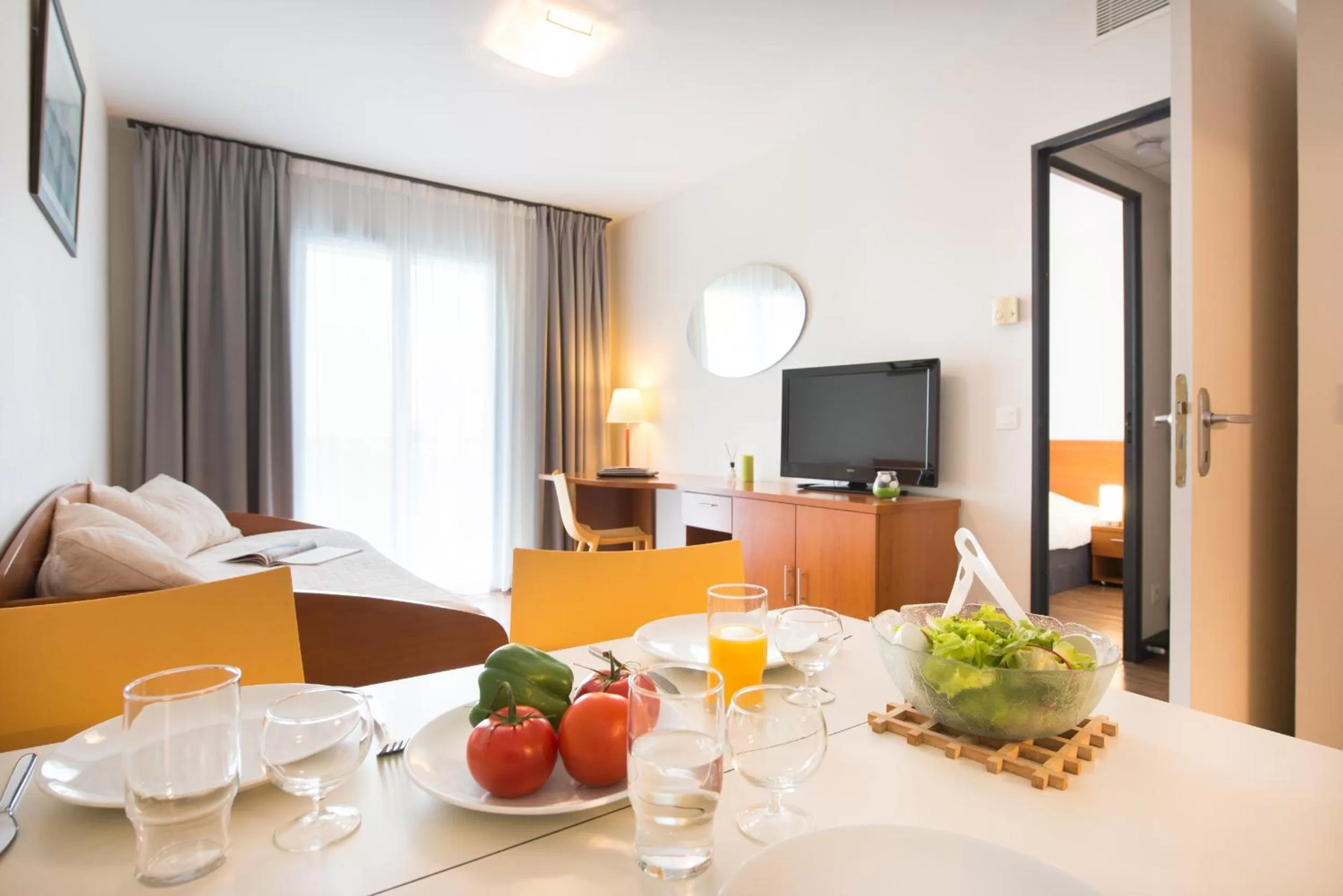 TV and multimedia, Bed in Comfort Aparthotel Saint-Nazaire Les Portes de l Ocean