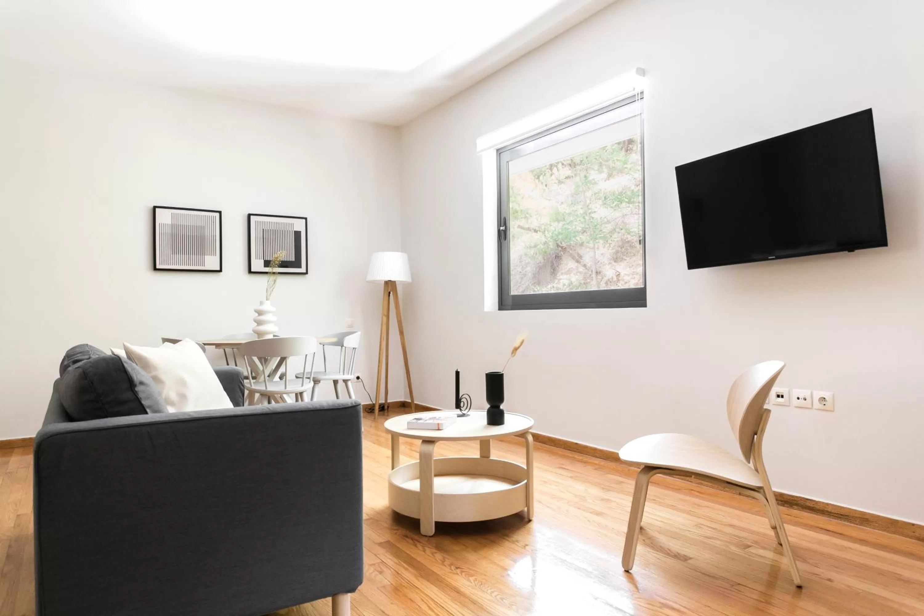 Living room, Seating Area in ZOIA The Hill by UPSTREET