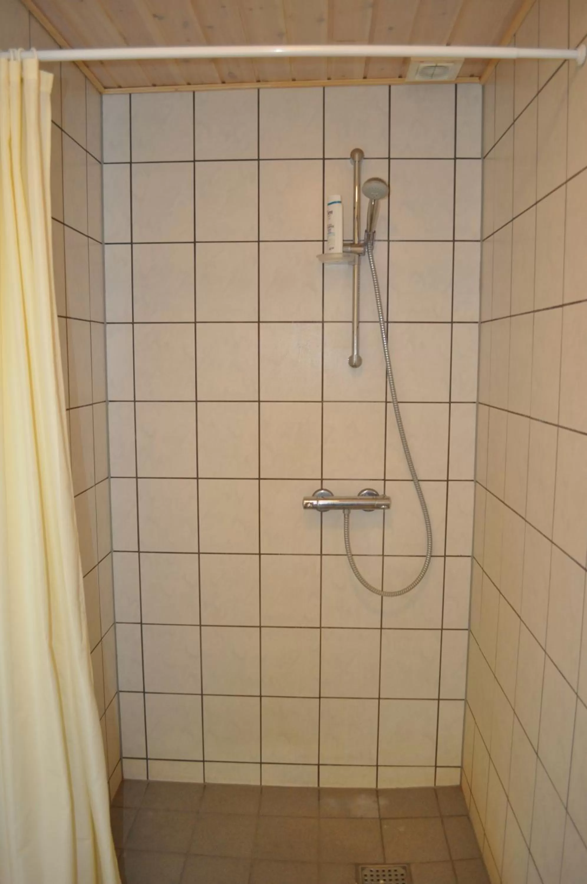 Shower in Koebenhovedskov Bed & Breakfast