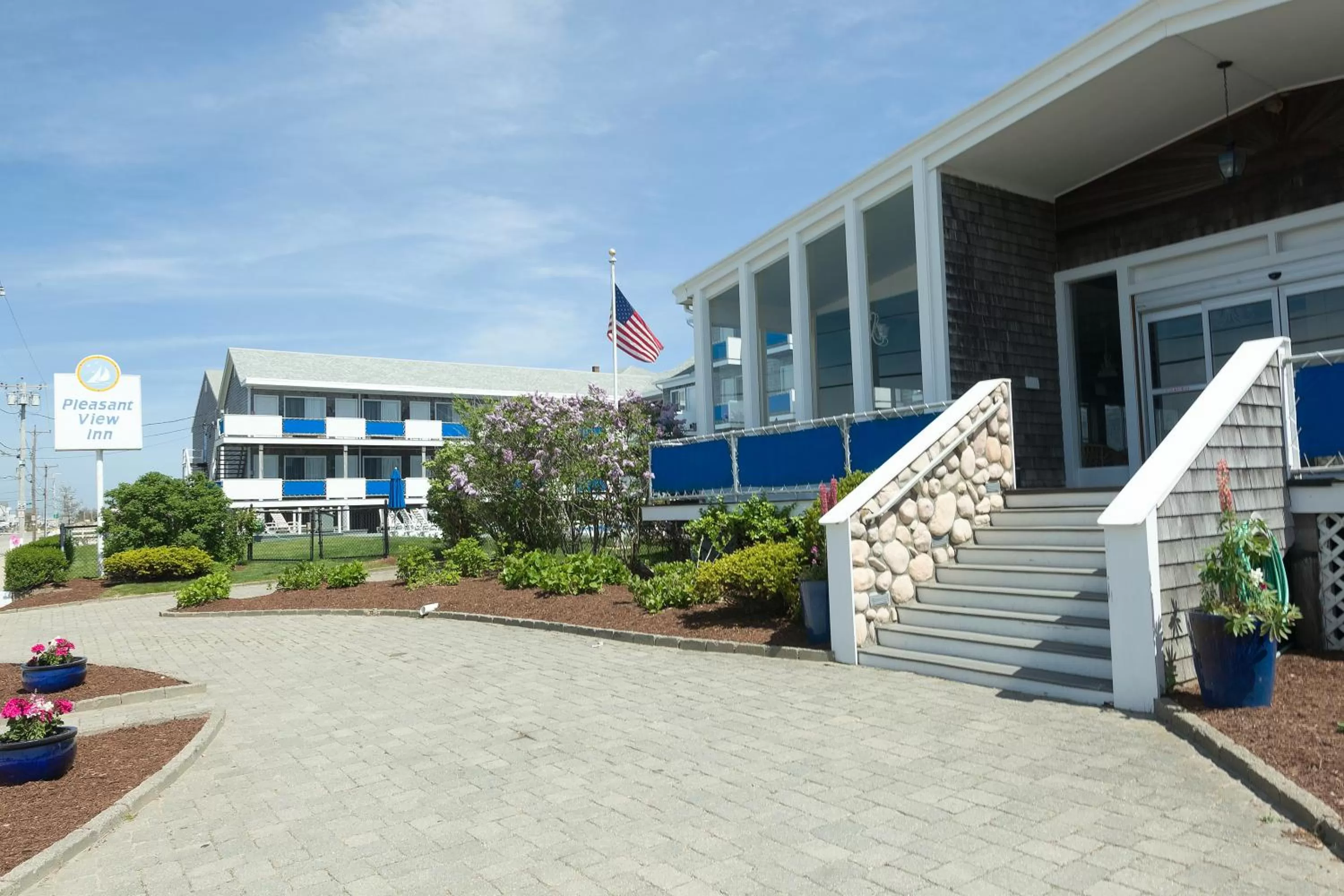 Facade/entrance in Pleasant View Inn