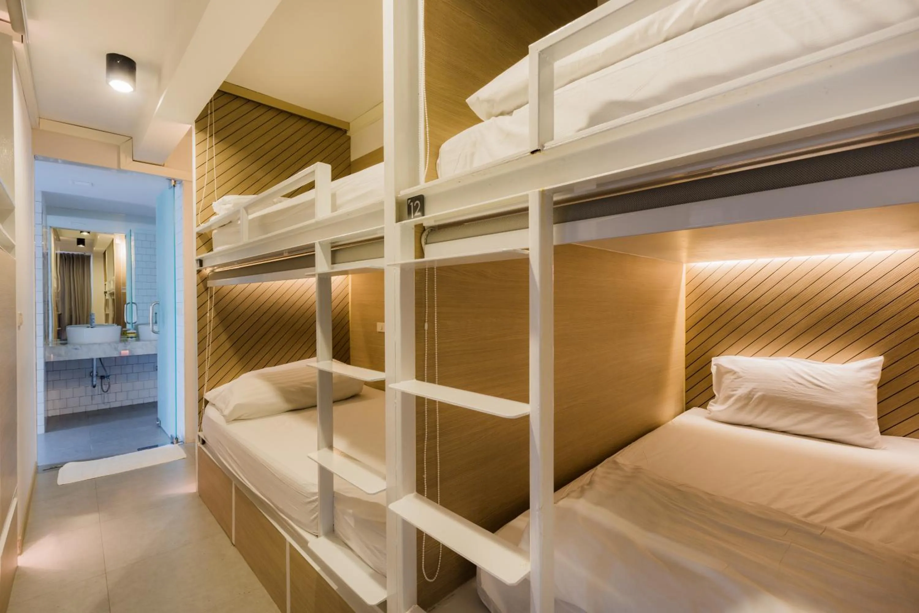 Decorative detail, Bed in Snoozz Hotel Krabi