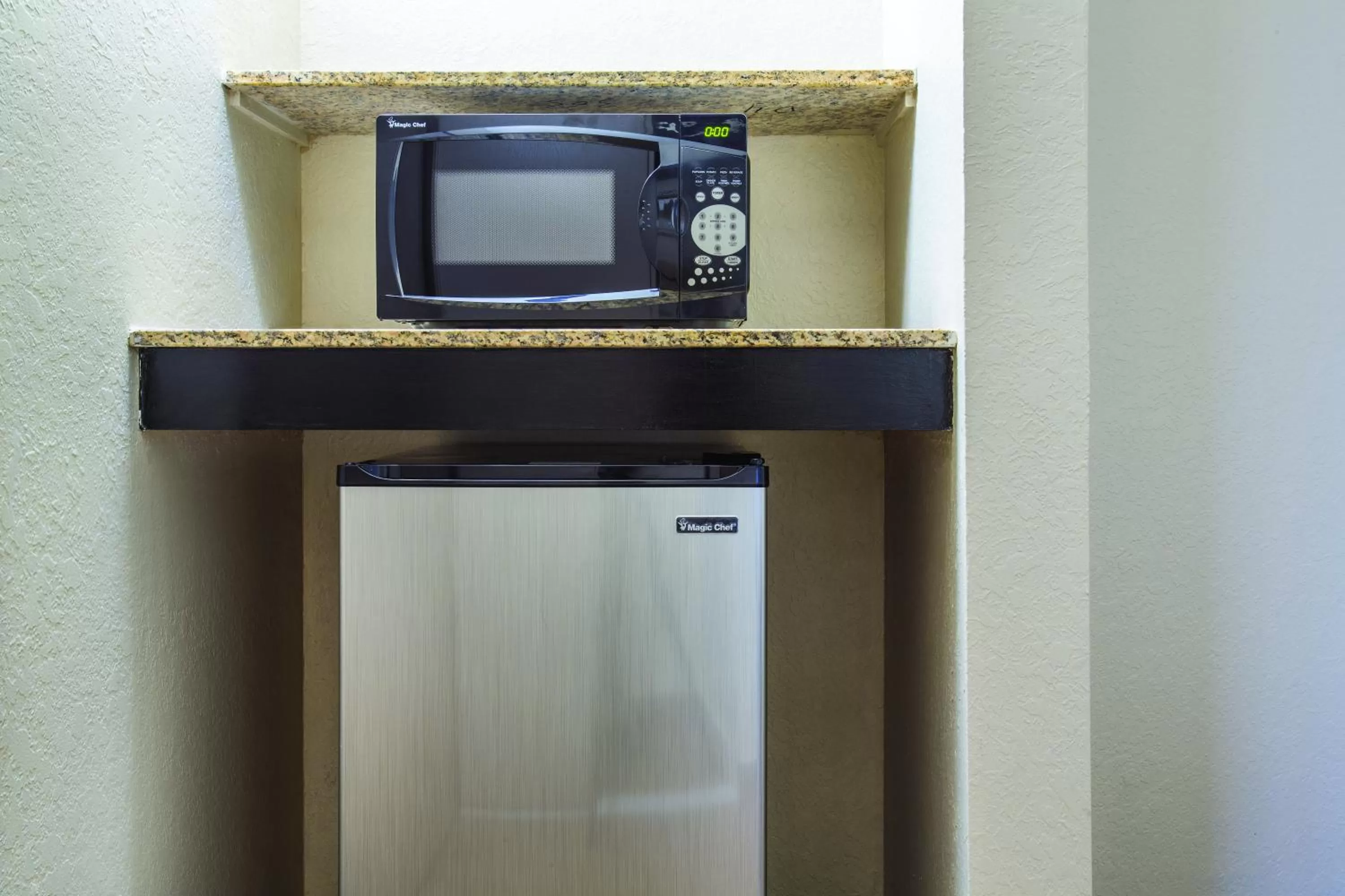 minibar in Comfort Inn & Suites Sarasota I75