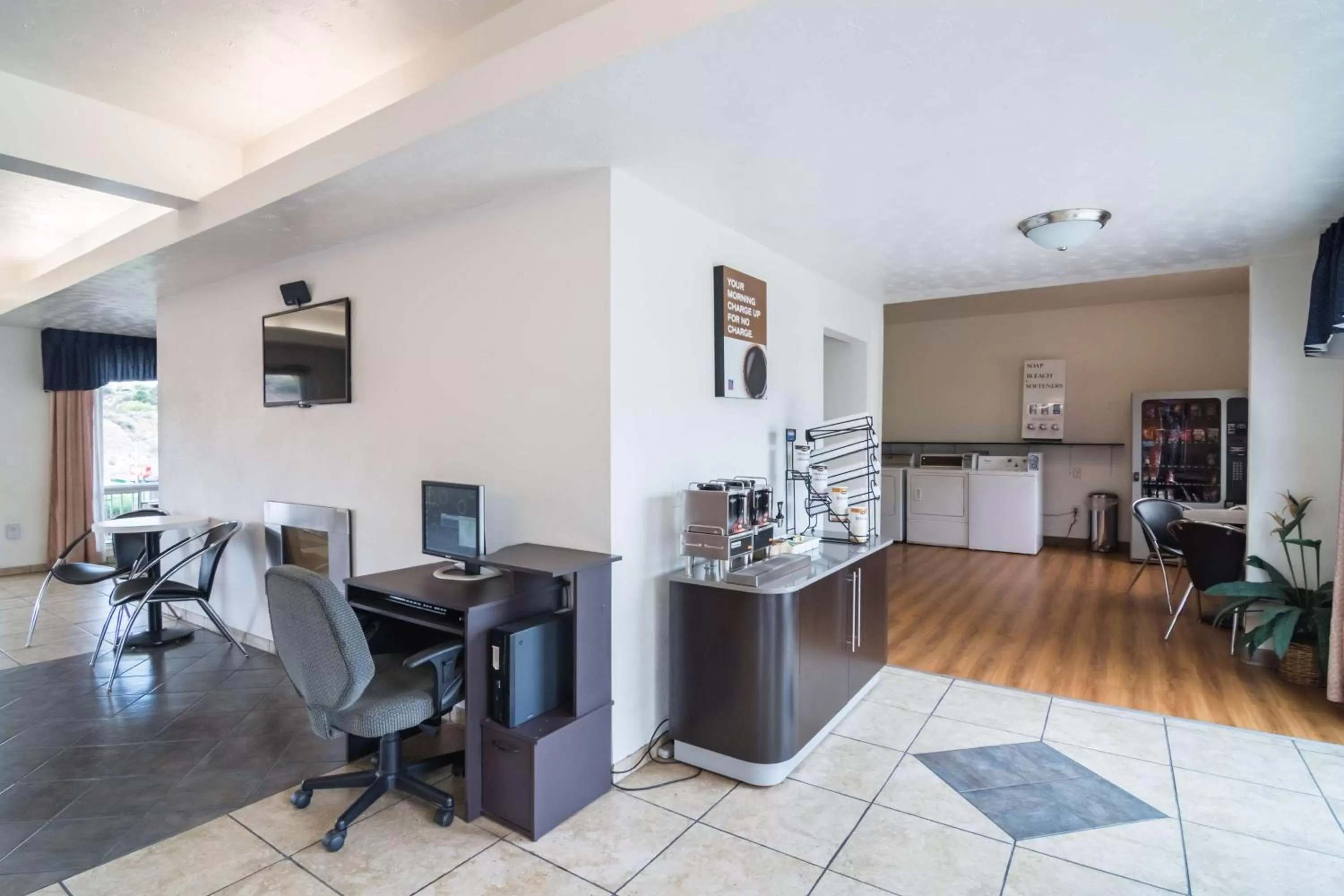 Coffee/tea facilities in Motel 6-Globe, AZ