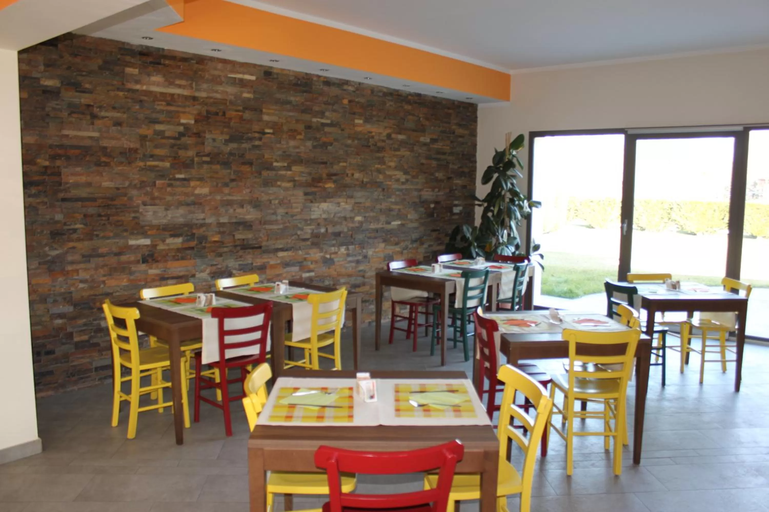 Restaurant/places to eat in Hotel Del Parco