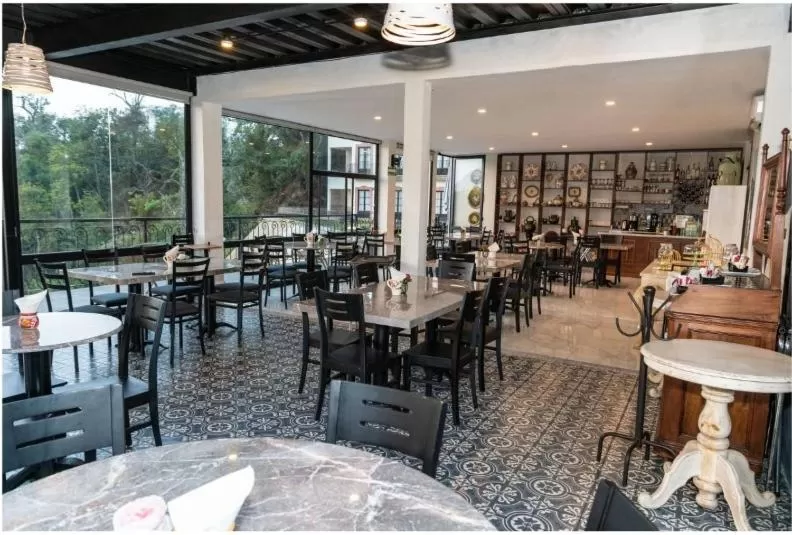 Restaurant/places to eat in Hotel Danini