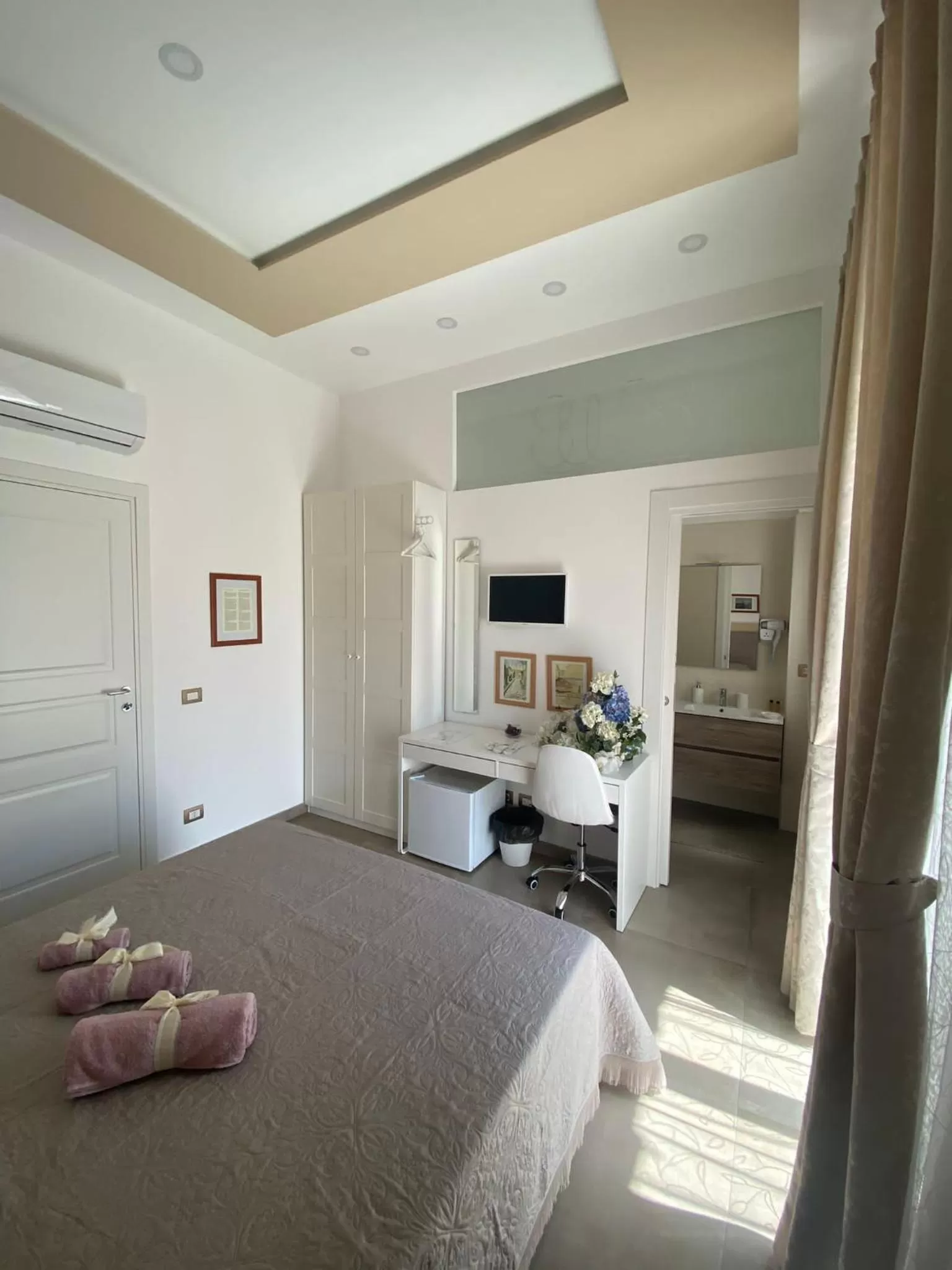 Photo of the whole room, Bed in B&B 80056 Ercolano