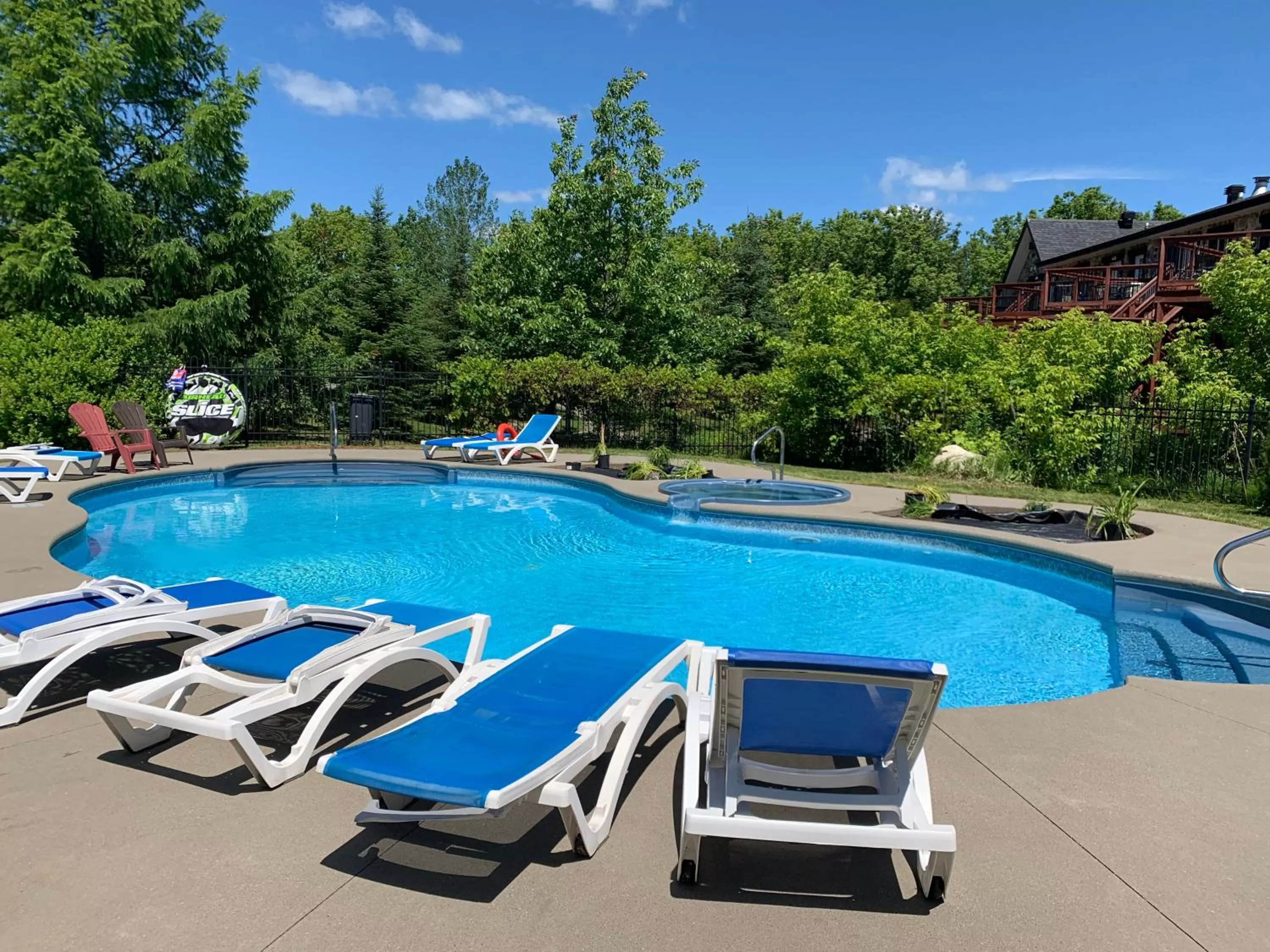 Day, Swimming Pool in L'Authentique