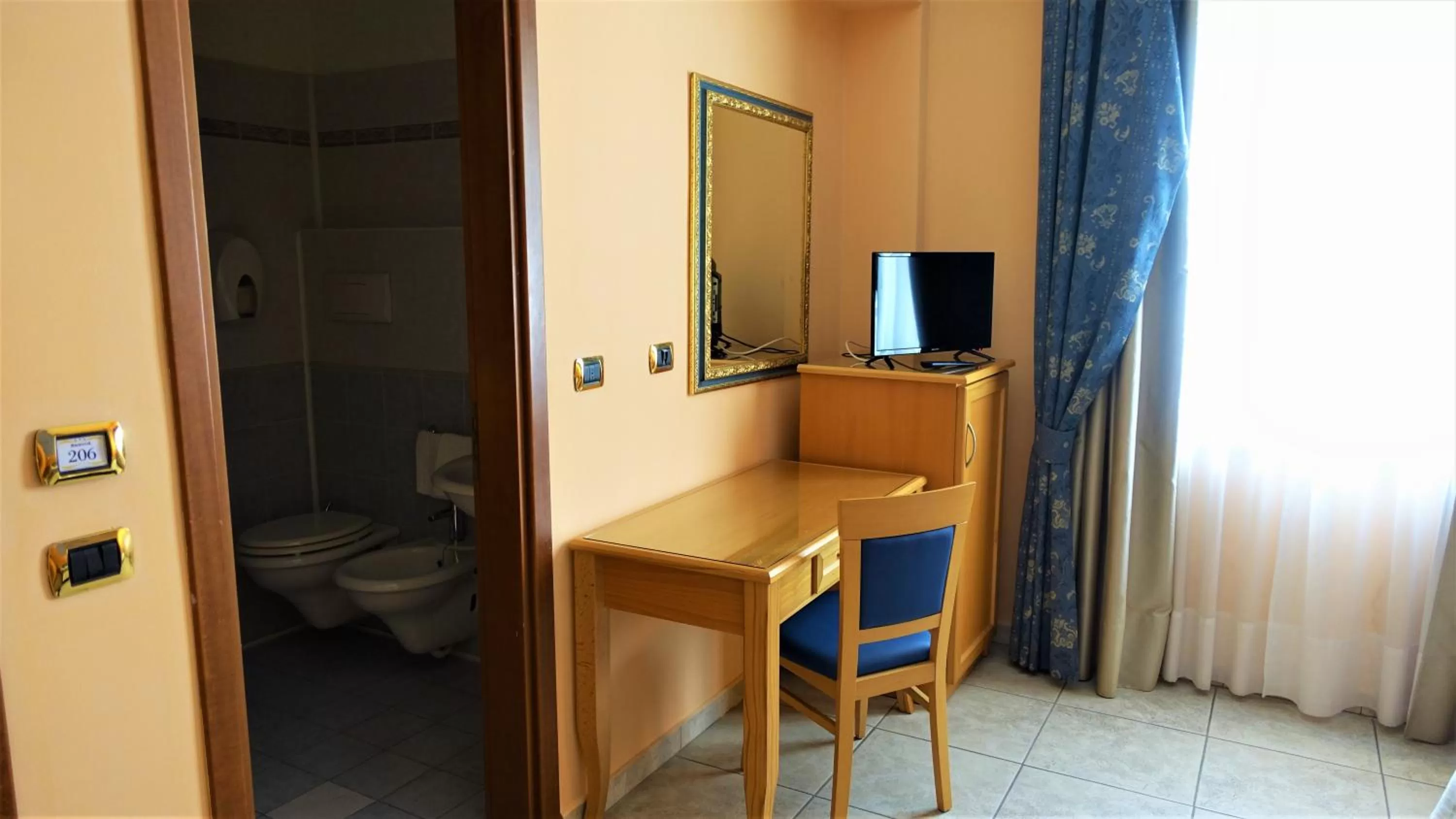 Decorative detail in Hotel Bristol