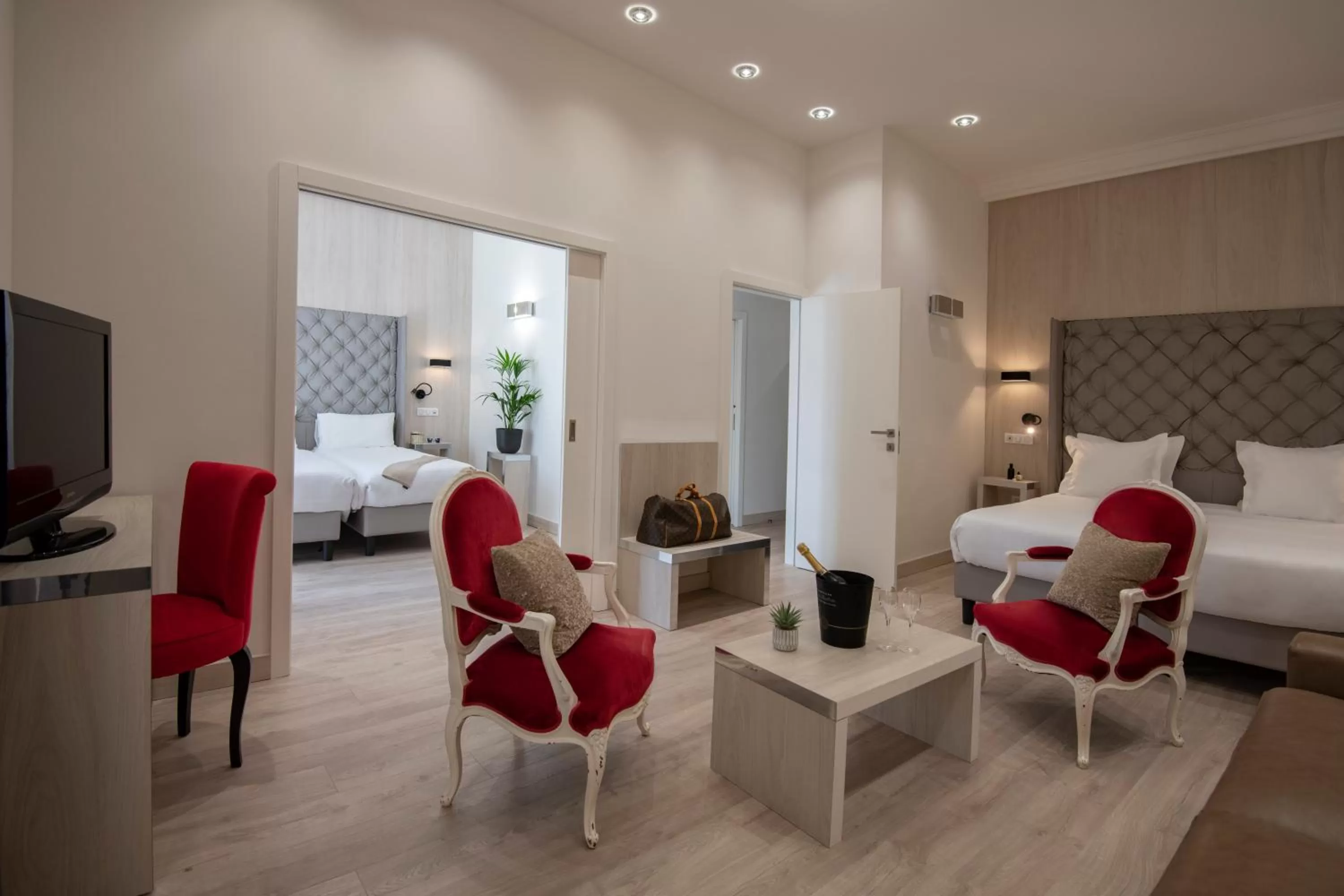 View (from property/room), Bed in GOLDEN TULIP CANNES HOTEL de PARIS