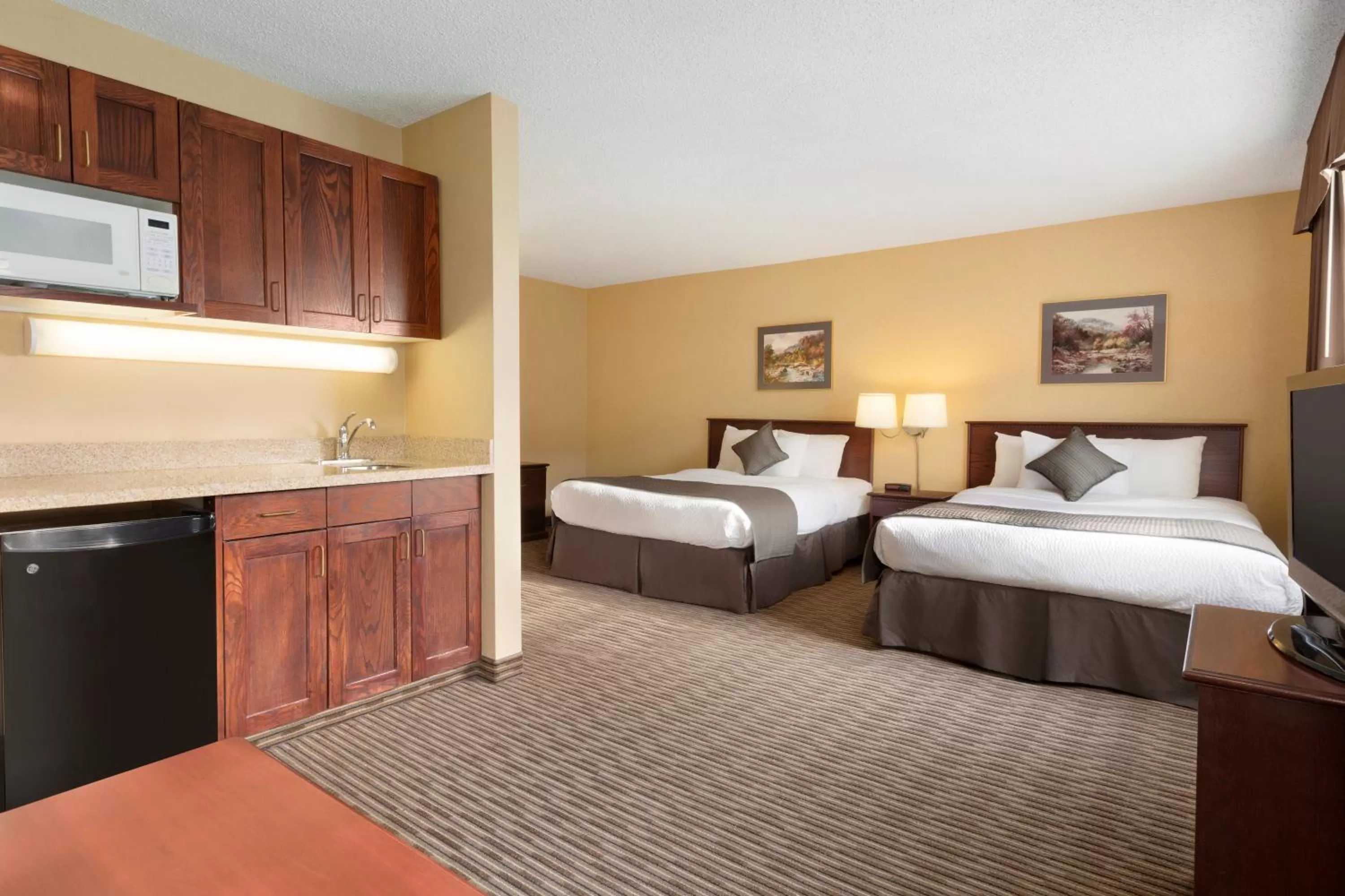 Deluxe Double Room with Two Double Beds - Non-Smoking in Days Inn by Wyndham Calgary South