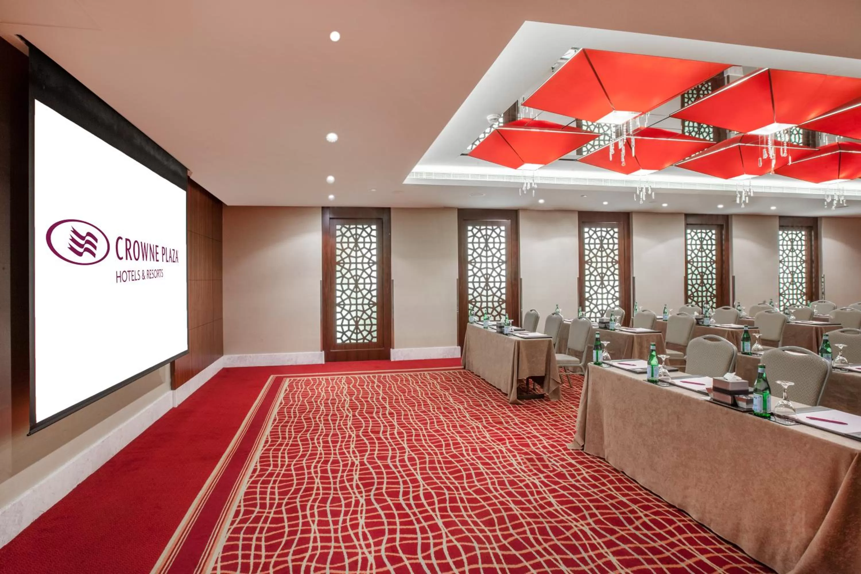 Meeting/conference room in Crowne Plaza Dubai Deira by IHG