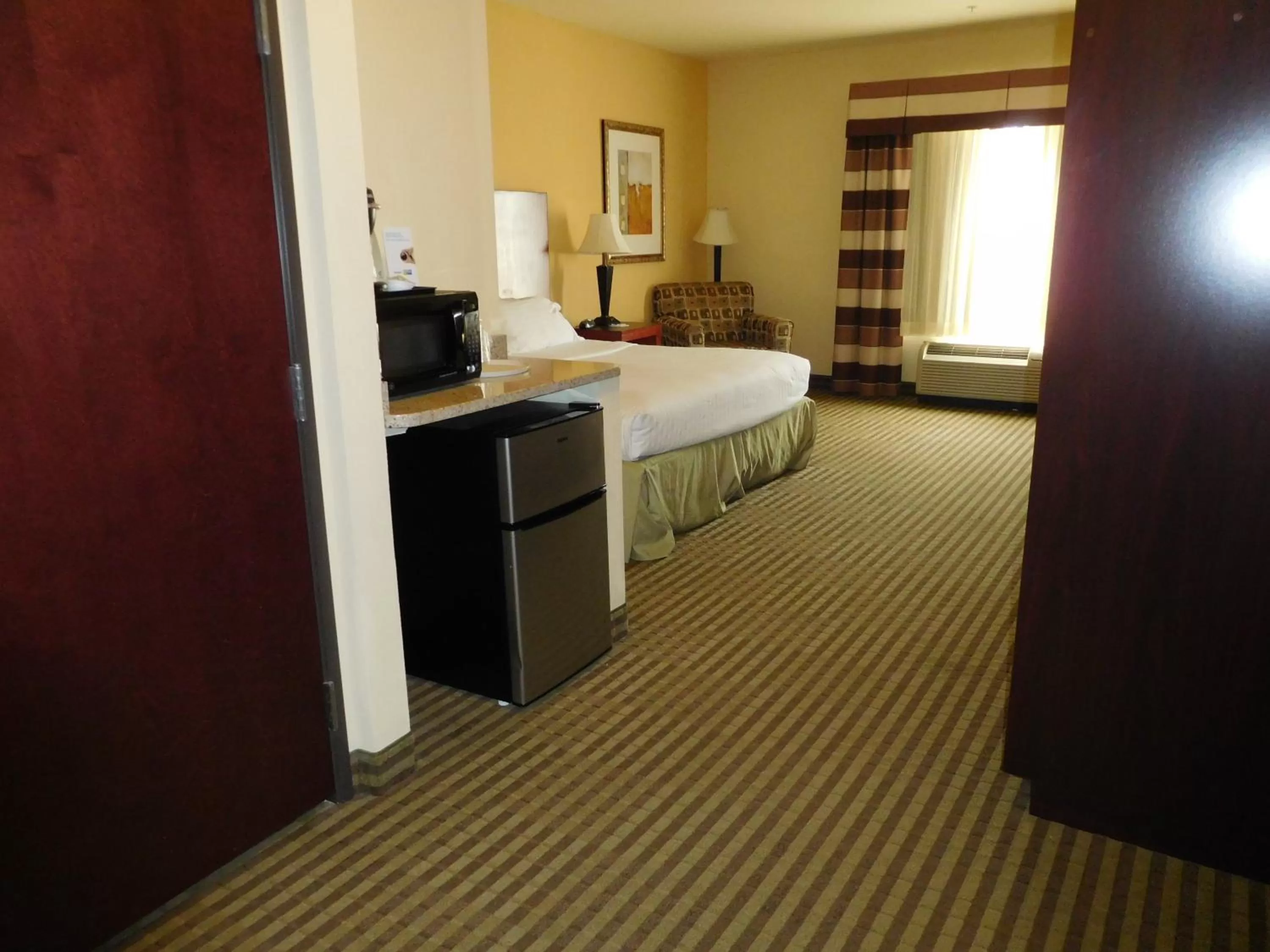 Photo of the whole room, Bed in Holiday Inn Express Ponca City by IHG