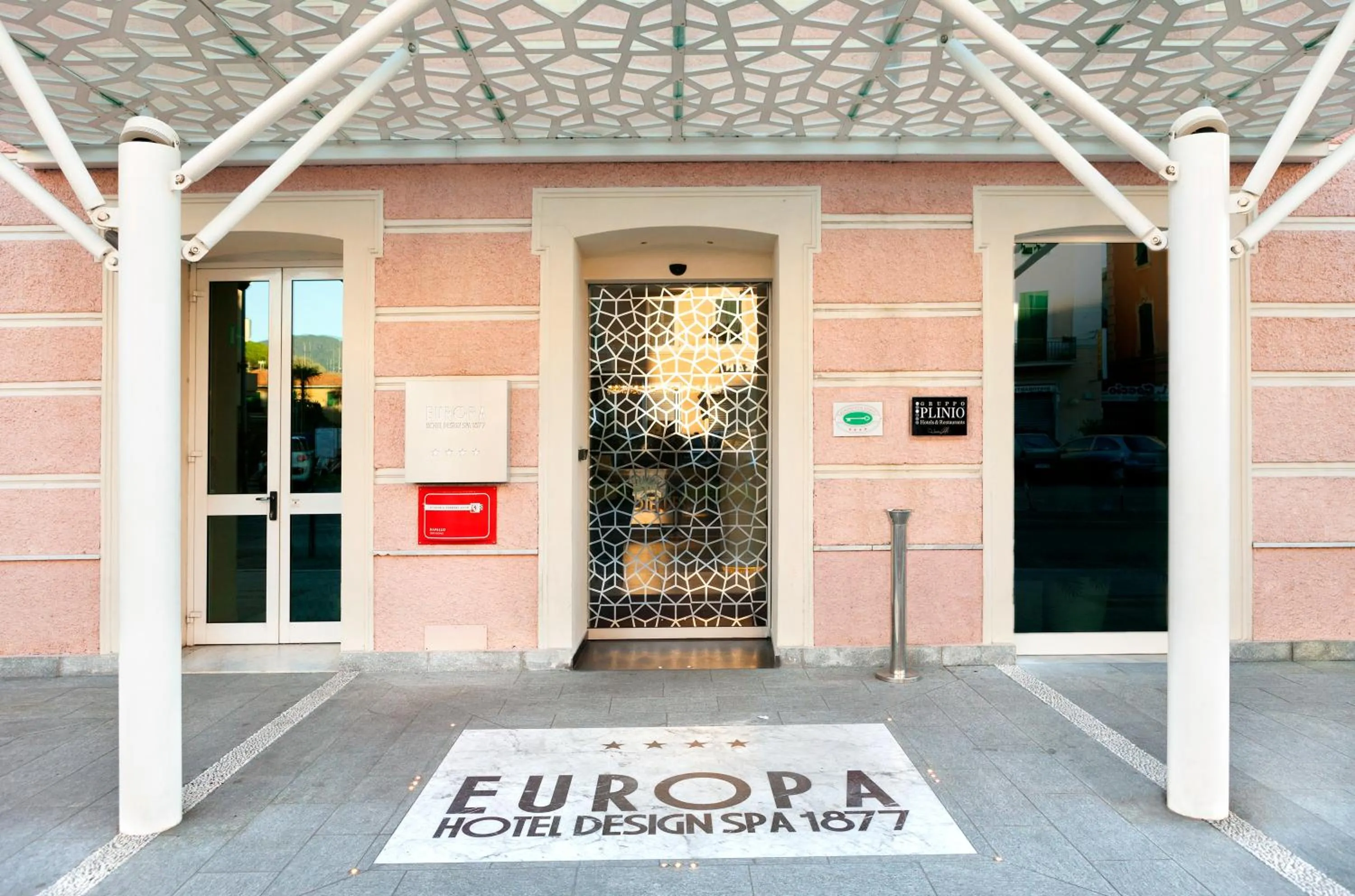 Facade/entrance in Europa Hotel Design Spa 1877