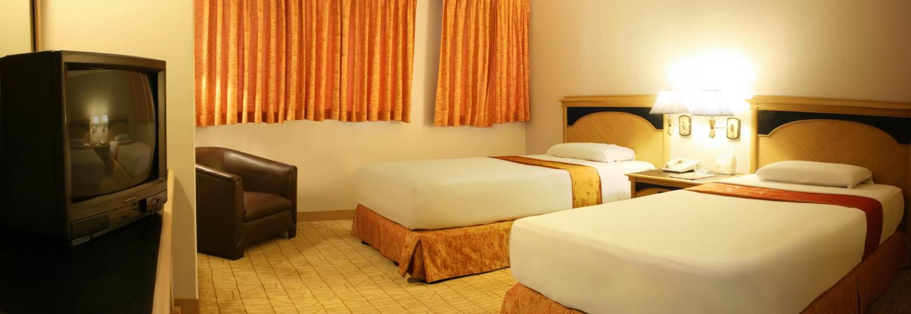 Photo of the whole room, Bed in Riviera Mansion Hotel