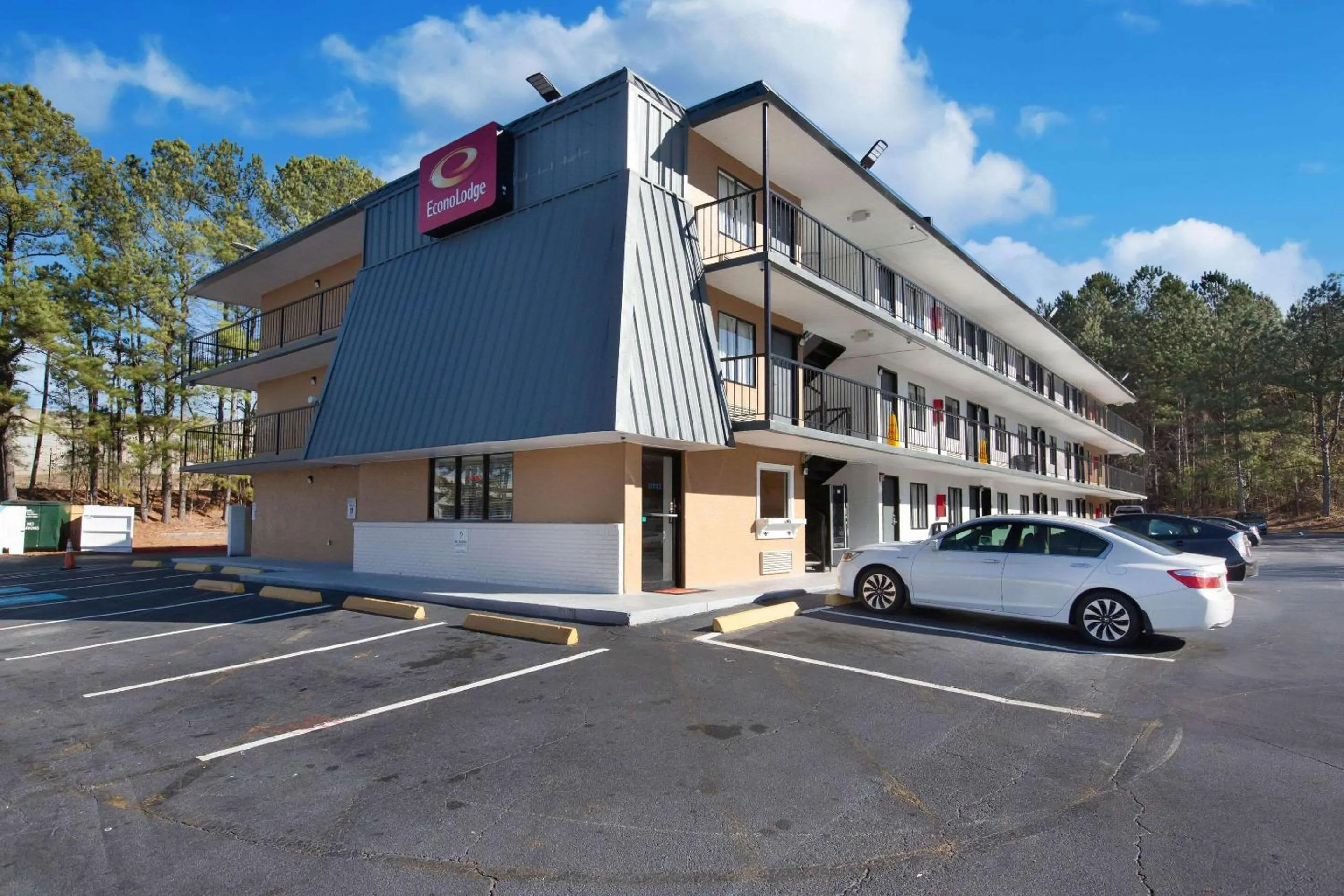 Property building in Econo Lodge