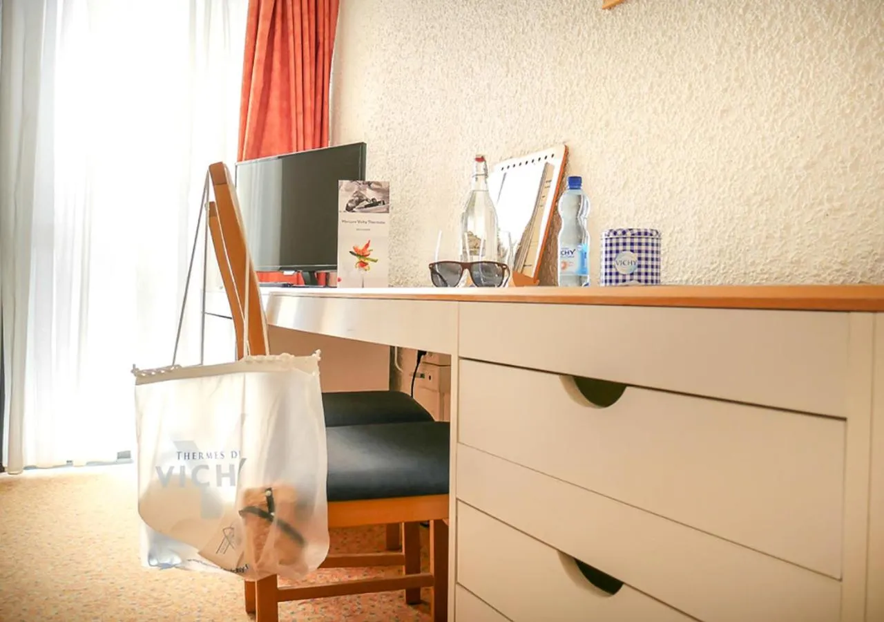 Bedroom in Hôtel des Thermes Les Dômes