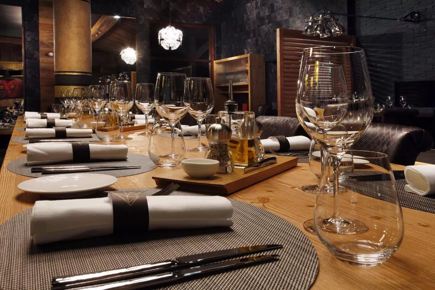 Restaurant/places to eat in Hôtel Koh-I Nor by Les Etincelles