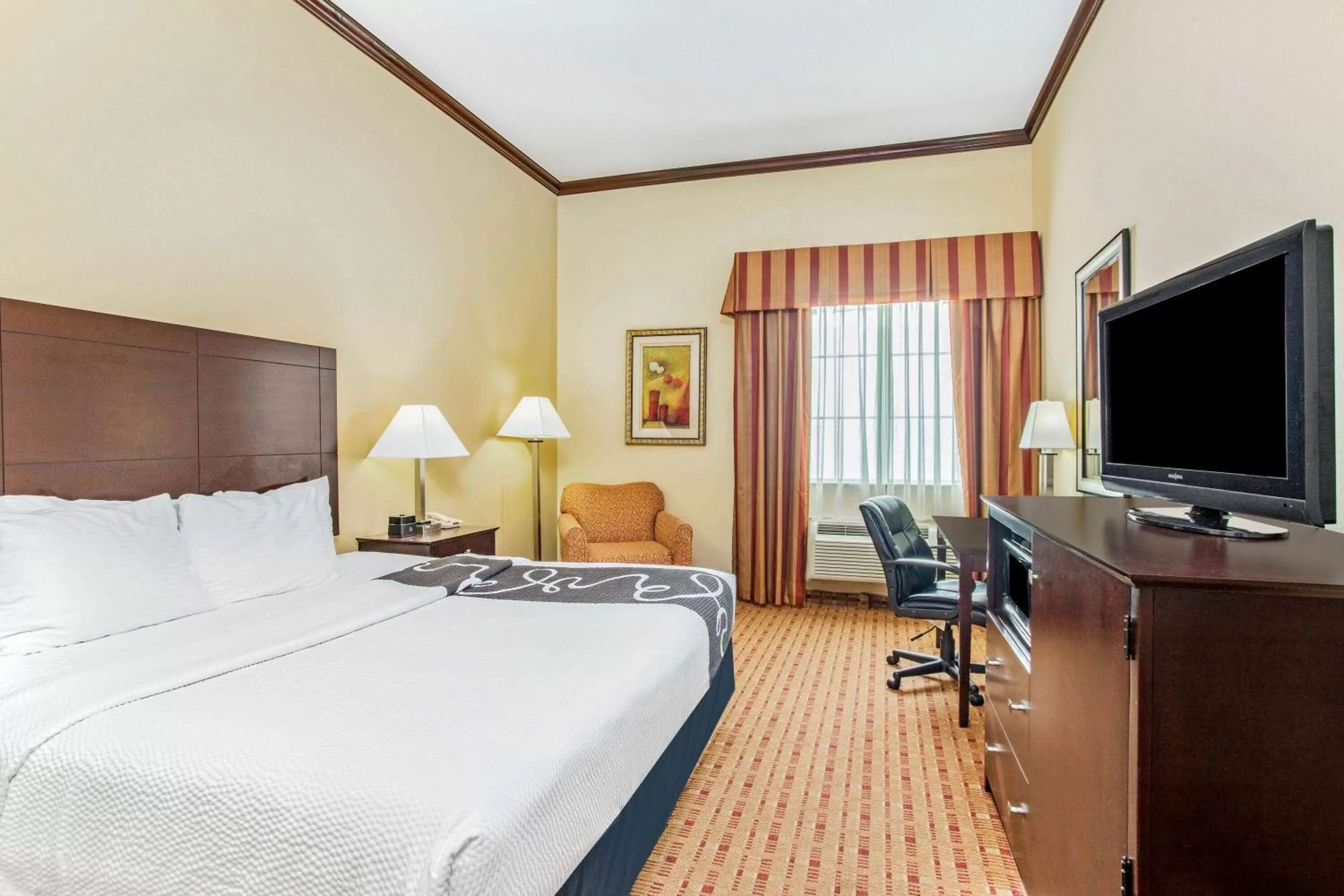 Bedroom, Bed in La Quinta by Wyndham Ennis