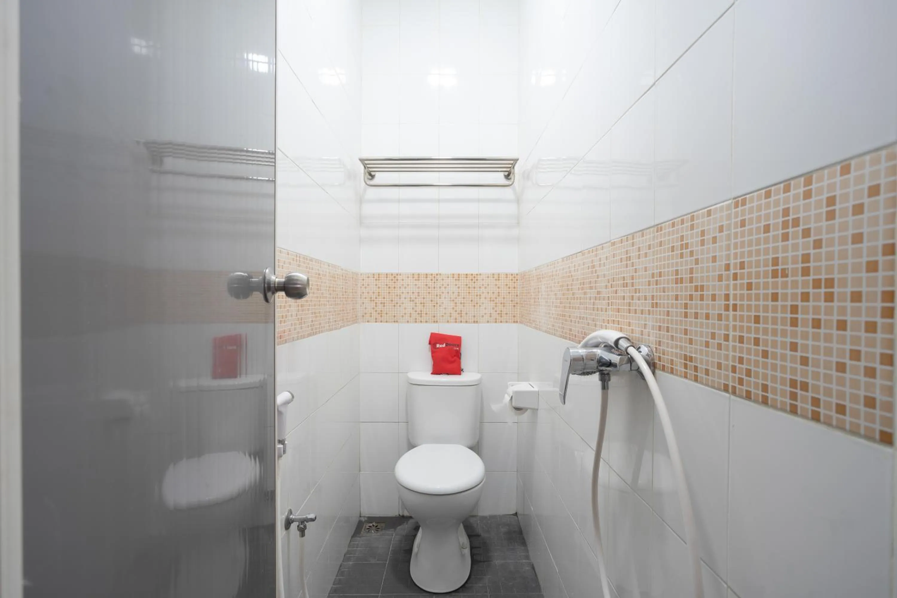 Bathroom in RedDoorz Plus @ Danau Sunter Utara