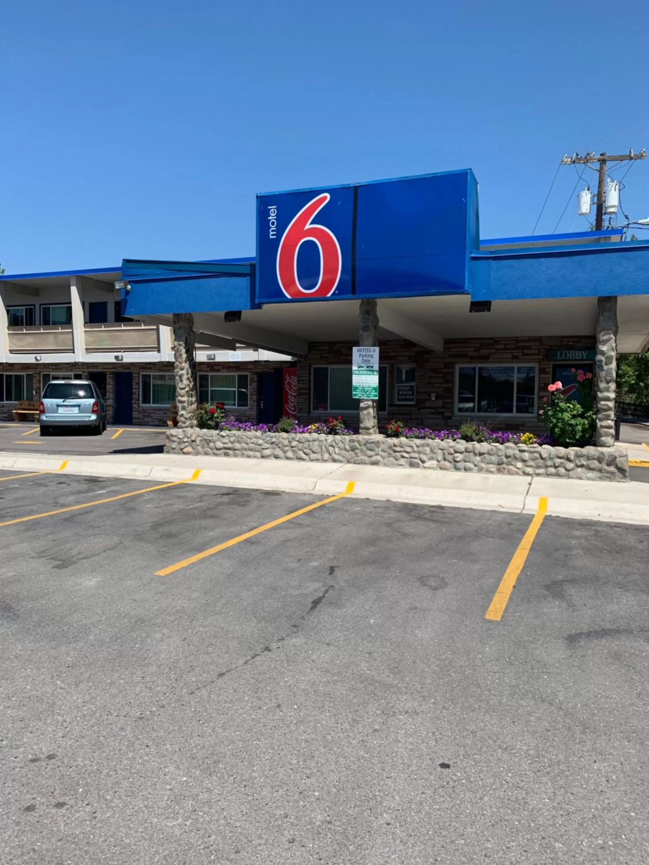 Facade/entrance in Motel 6 University Missoula